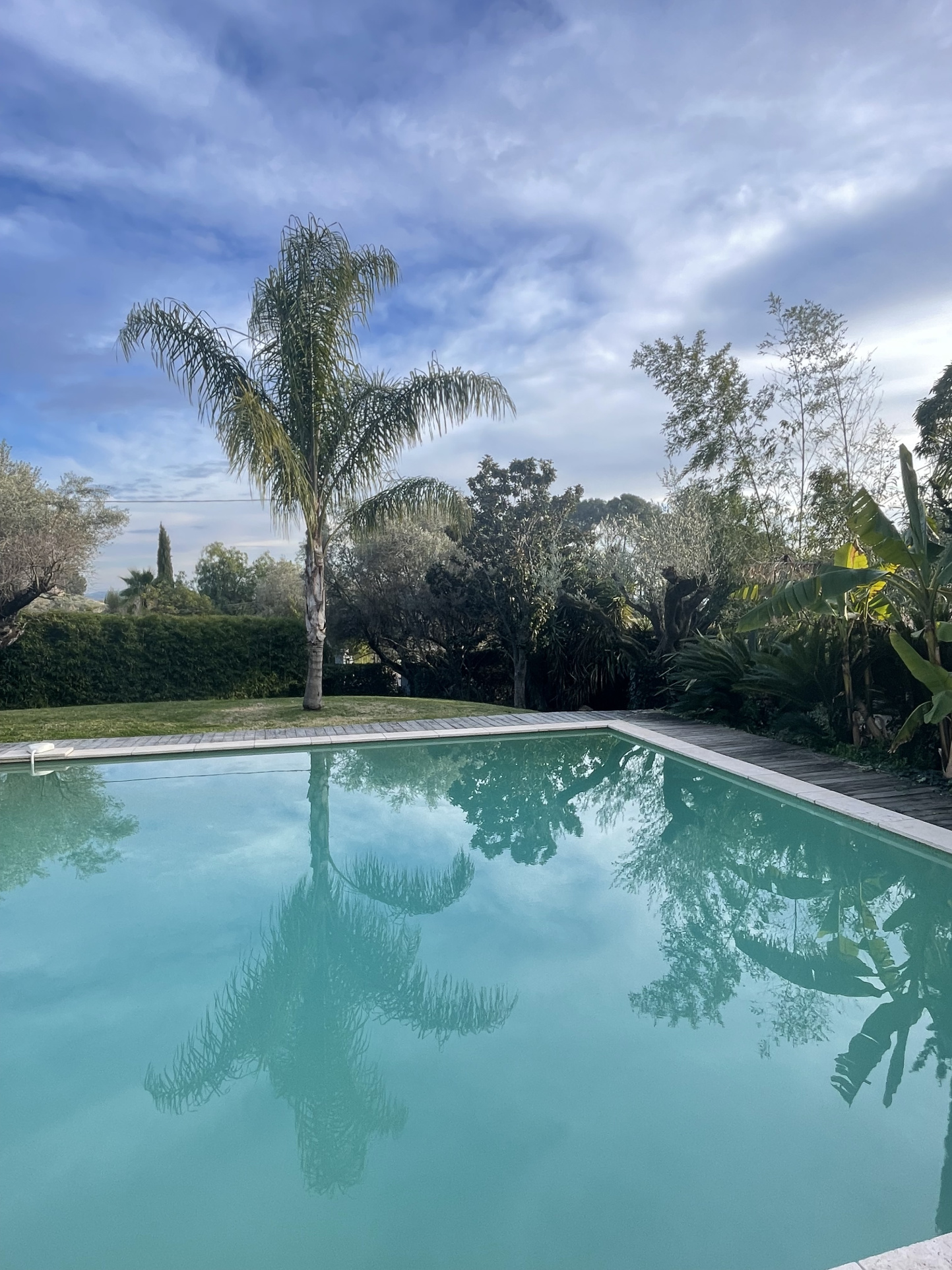 Villa d&rsquo;architecte de 221m2 9P 7Ch avec Piscine et Pool house à SOLLIES PONT. Rendement locatif important.