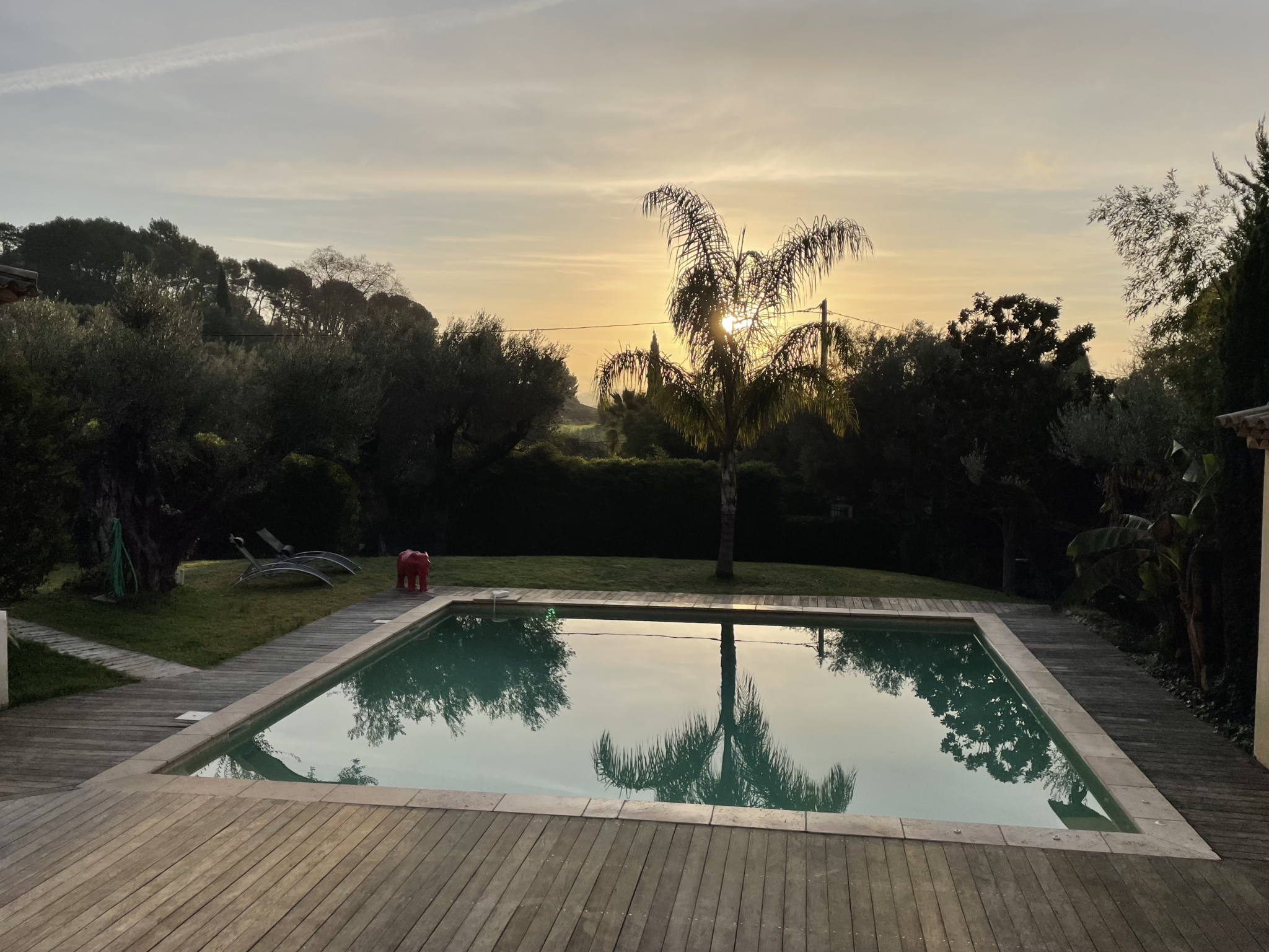 Villa d&rsquo;architecte de 221m2 9P 7Ch avec Piscine et Pool house à SOLLIES PONT. Rendement locatif important.