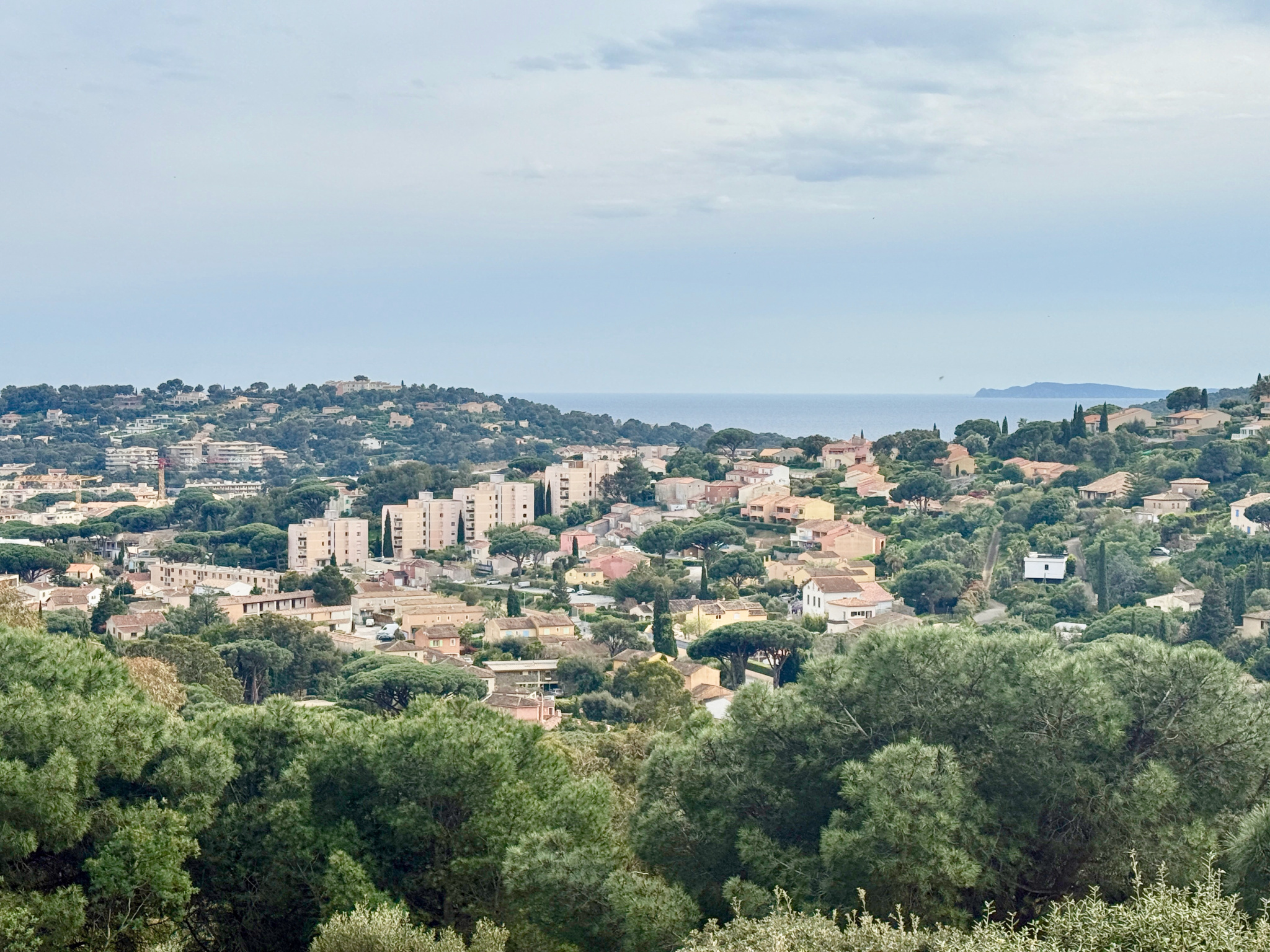Bien d’exception – Maison rénovée dans impasse avec panorama mer spectaculaire
