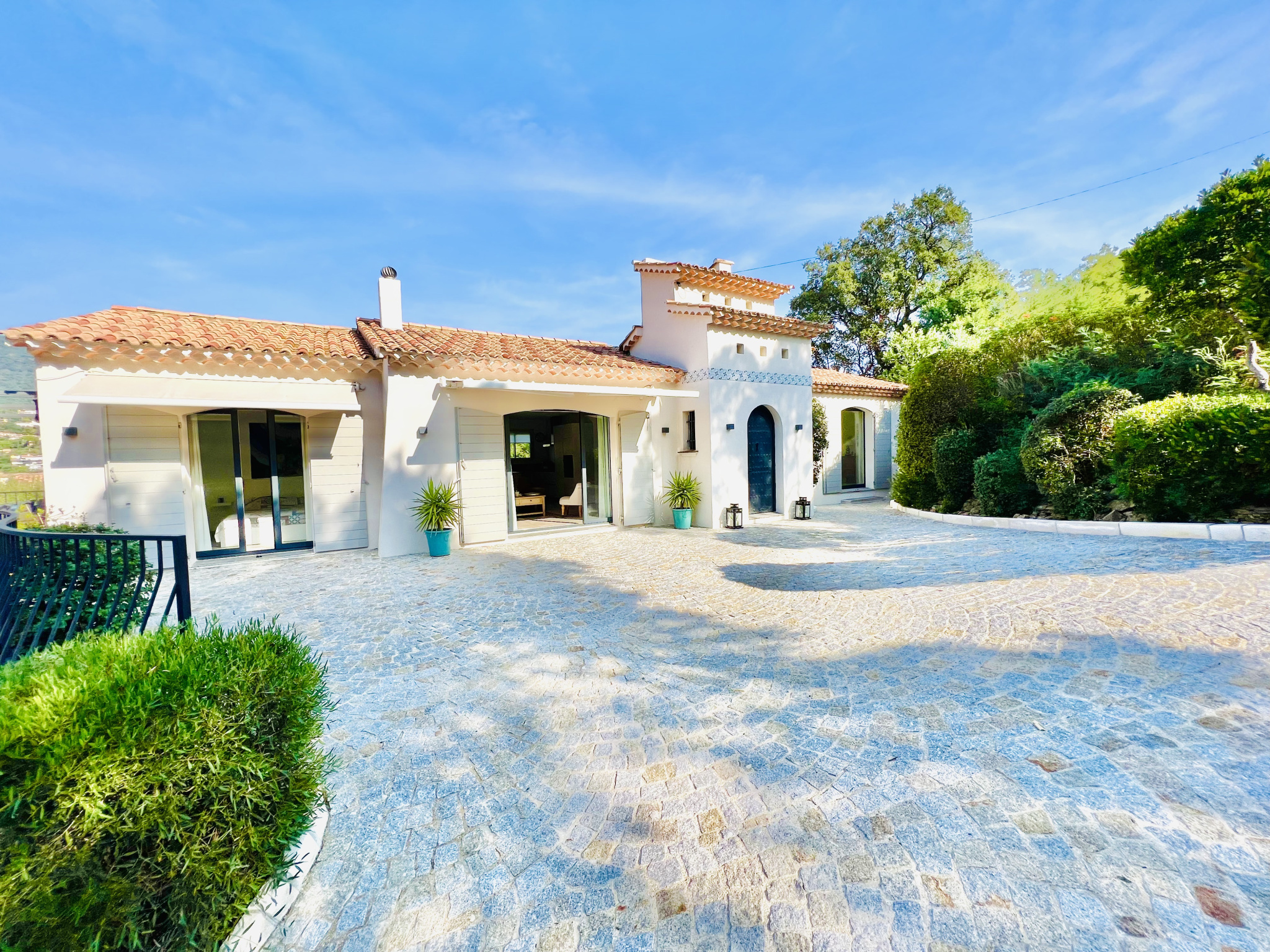 Maison rénovée – Quartier le plus prisé de Cavalaire