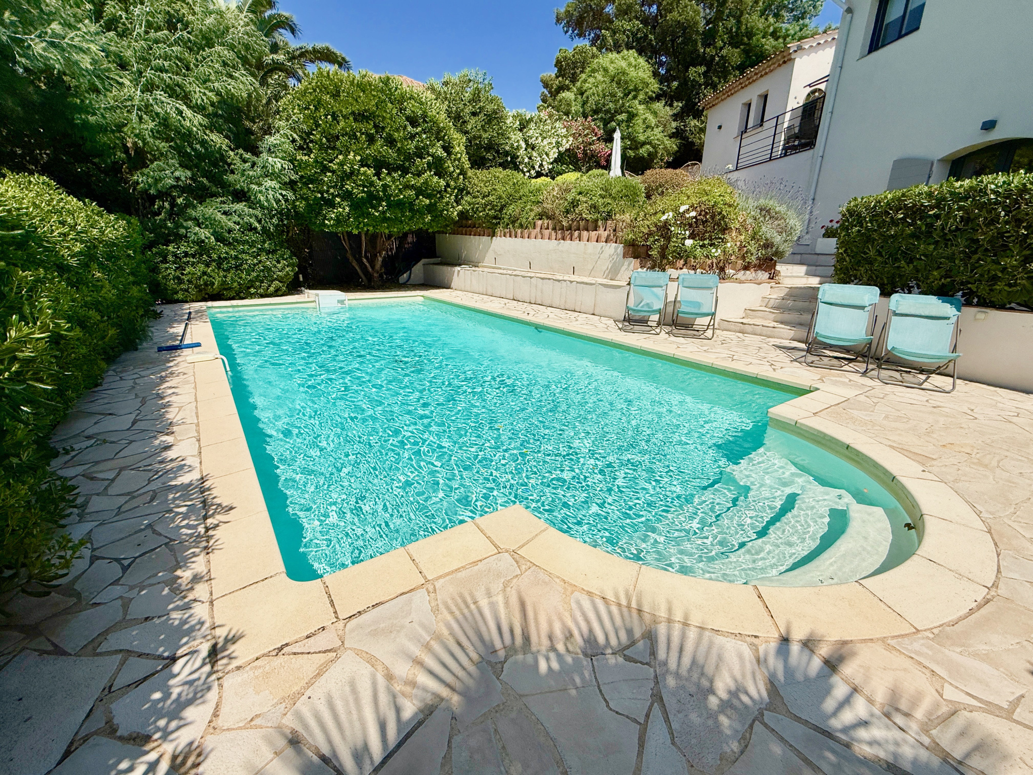 Maison rénovée – Quartier le plus prisé de Cavalaire