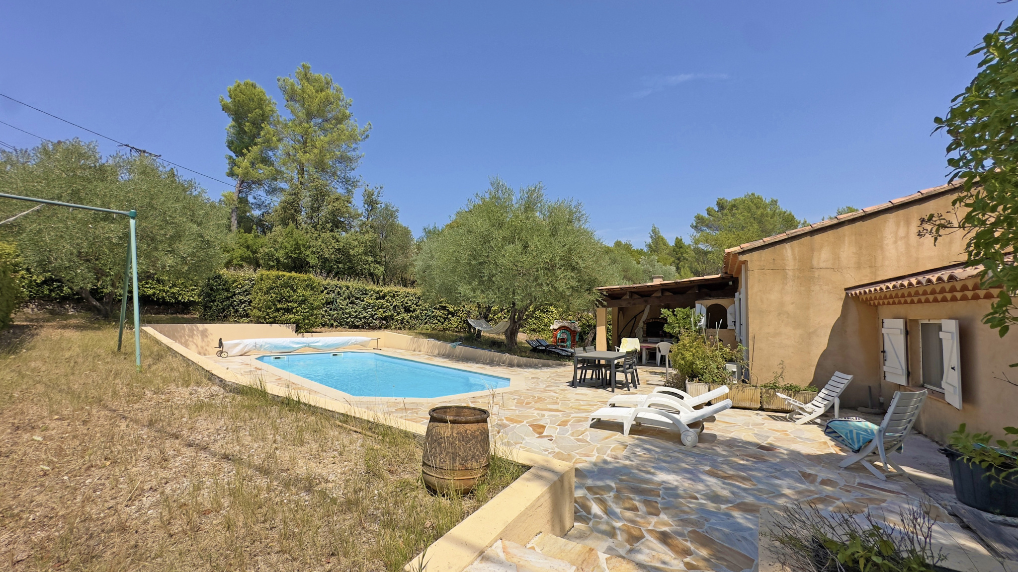 MAISON FAMILIALE AVEC PISCINE   CALME ET ESPACE SANS VIS-À-VIS