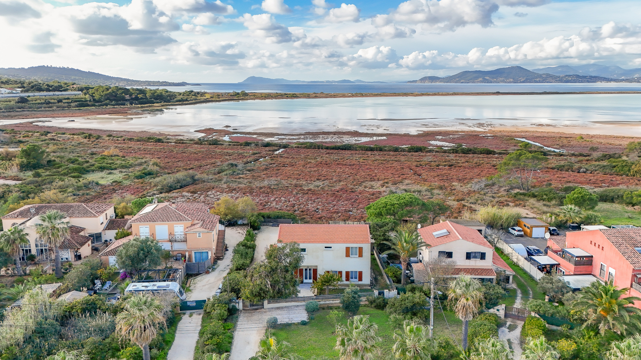 COUP DE COEUR  – GIENS – VILLA T7 VUE MER ET MARAIS