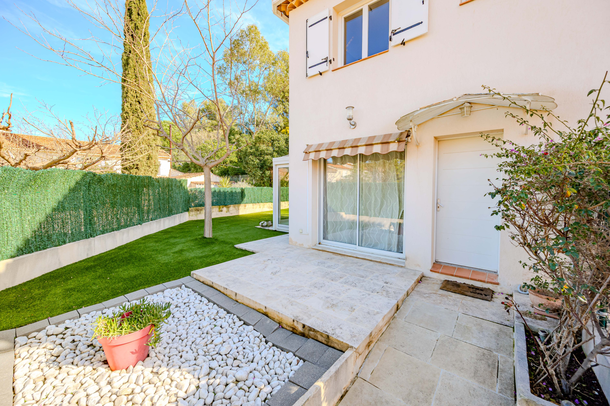 MAISON RECENTE AU CALME …