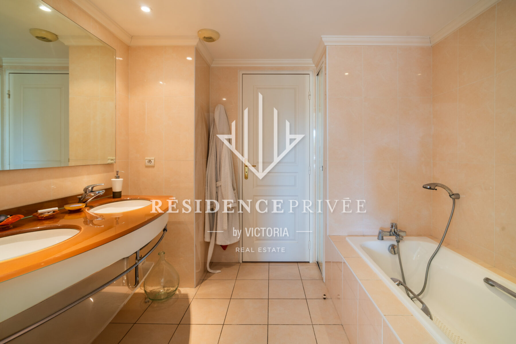 Appartement 5 pièces Terrasse, Piscine et Garage sur le Port