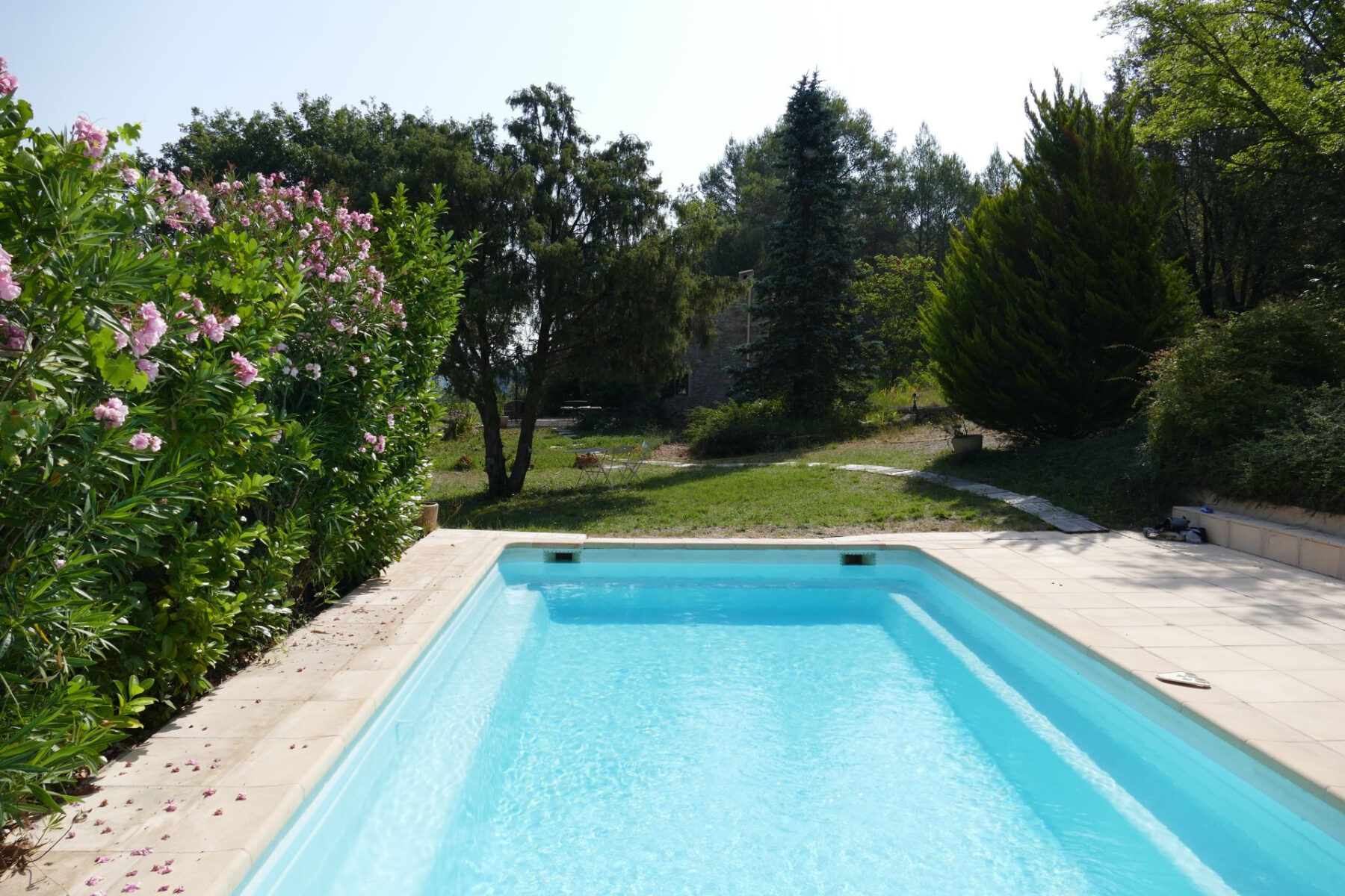 2 Maisons, 2 piscines, atelier indépendant et près de 3ha de