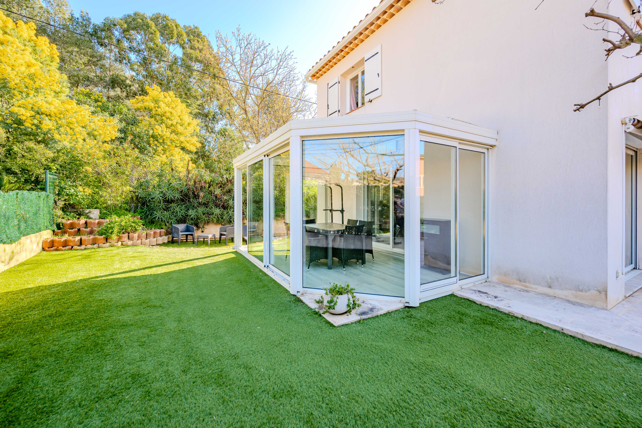 MAISON RECENTE AU CALME …