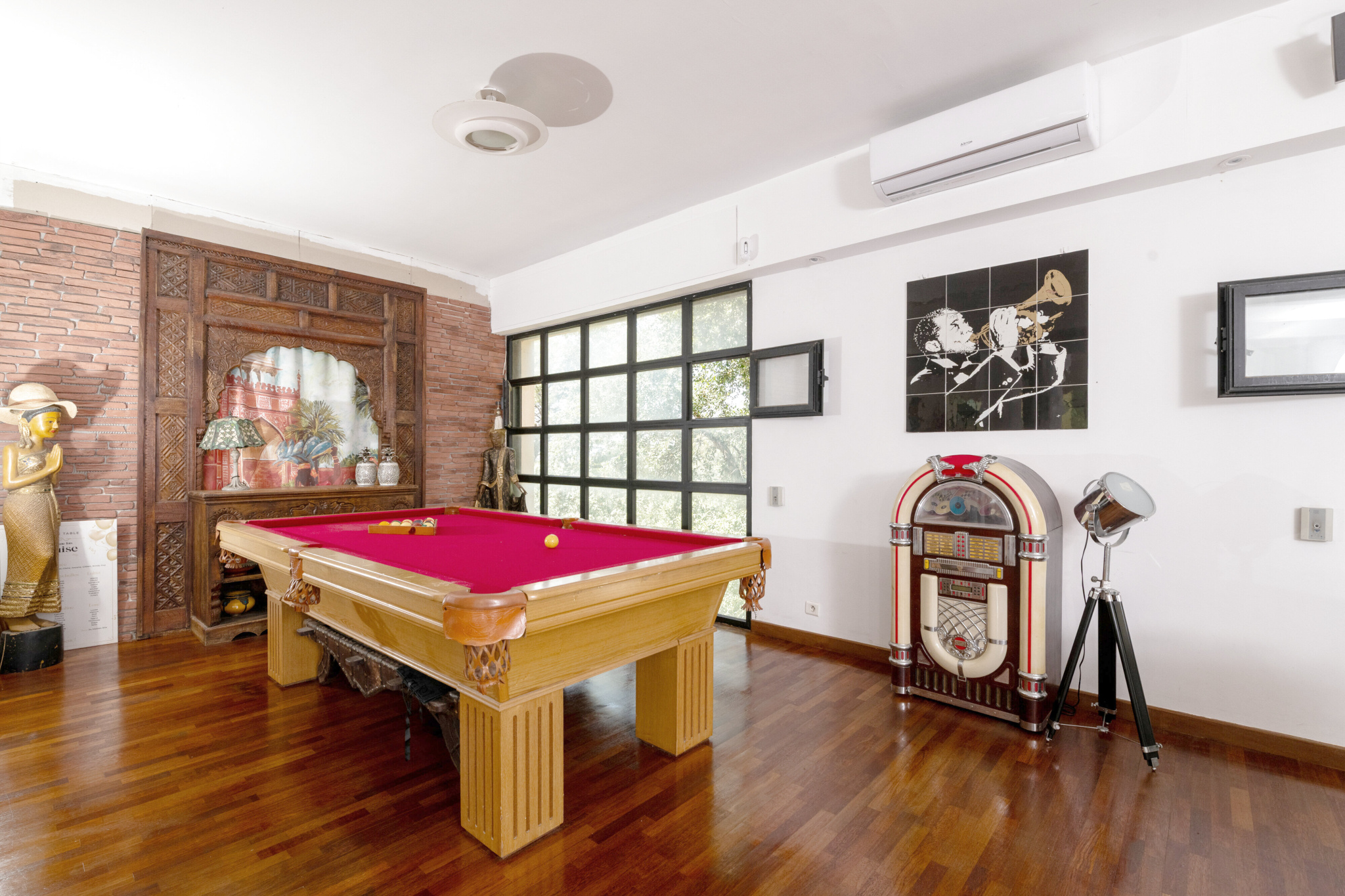 Élégante villa d&rsquo;architecte avec vue mer, piscine et jardin