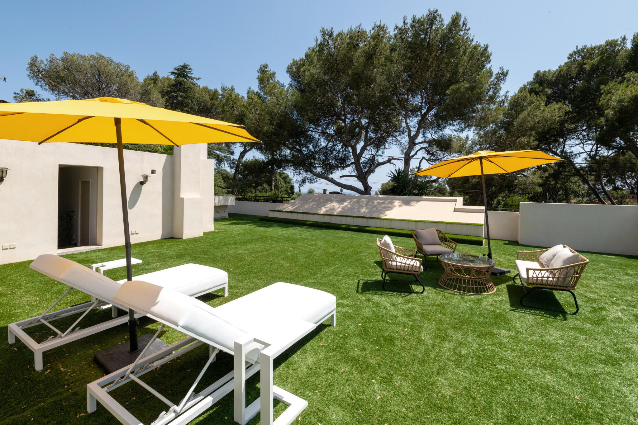 Élégante villa d&rsquo;architecte avec vue mer, piscine et jardin