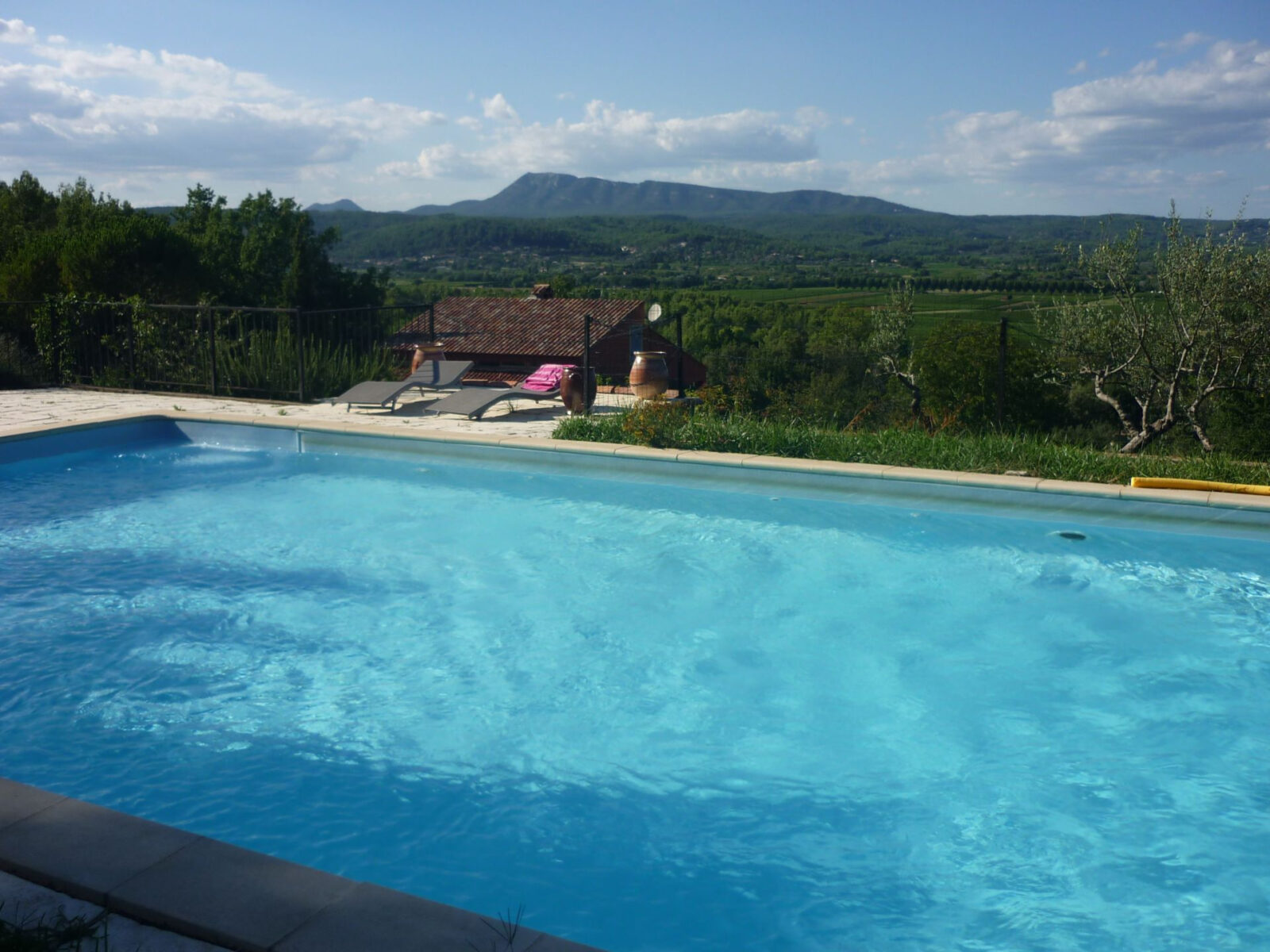 2 Maisons, 2 piscines, atelier indépendant et près de 3ha de