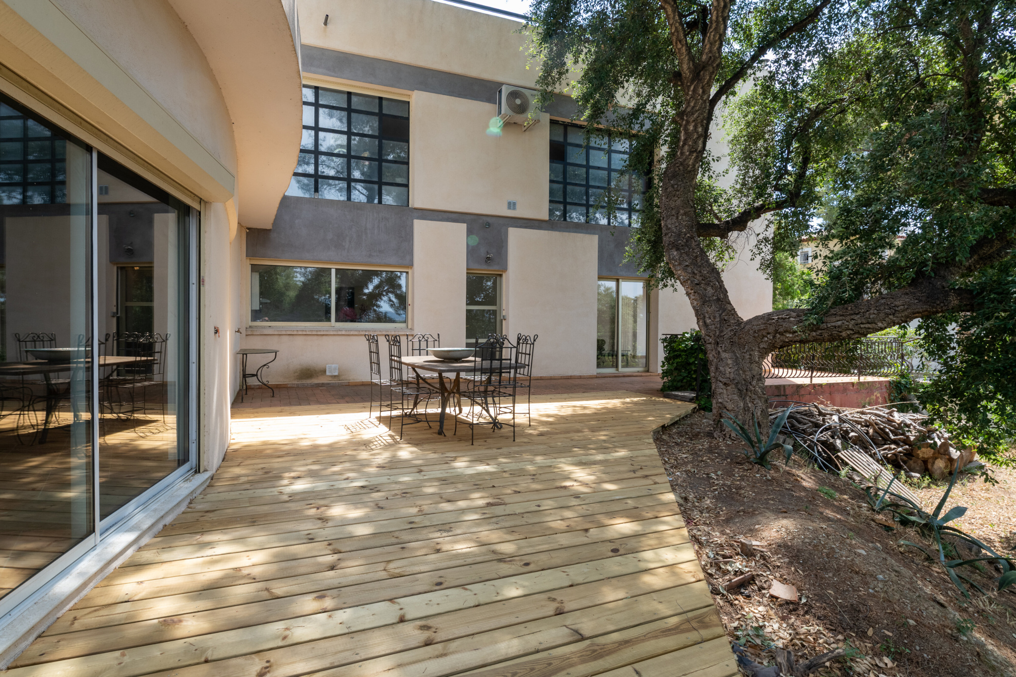 Élégante villa d&rsquo;architecte avec vue mer, piscine et jardin