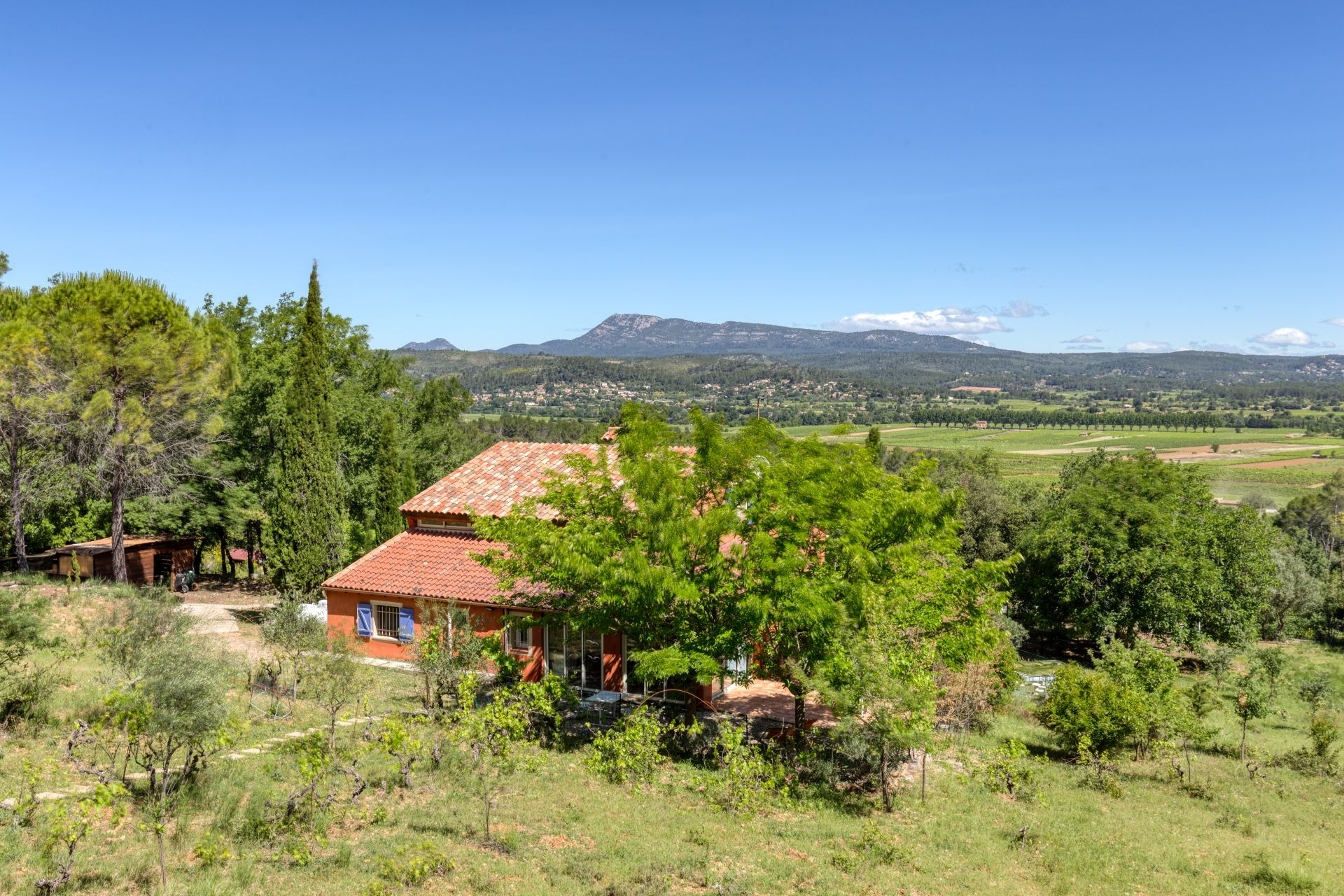 2 Maisons, 2 piscines, atelier indépendant et près de 3ha de terrains