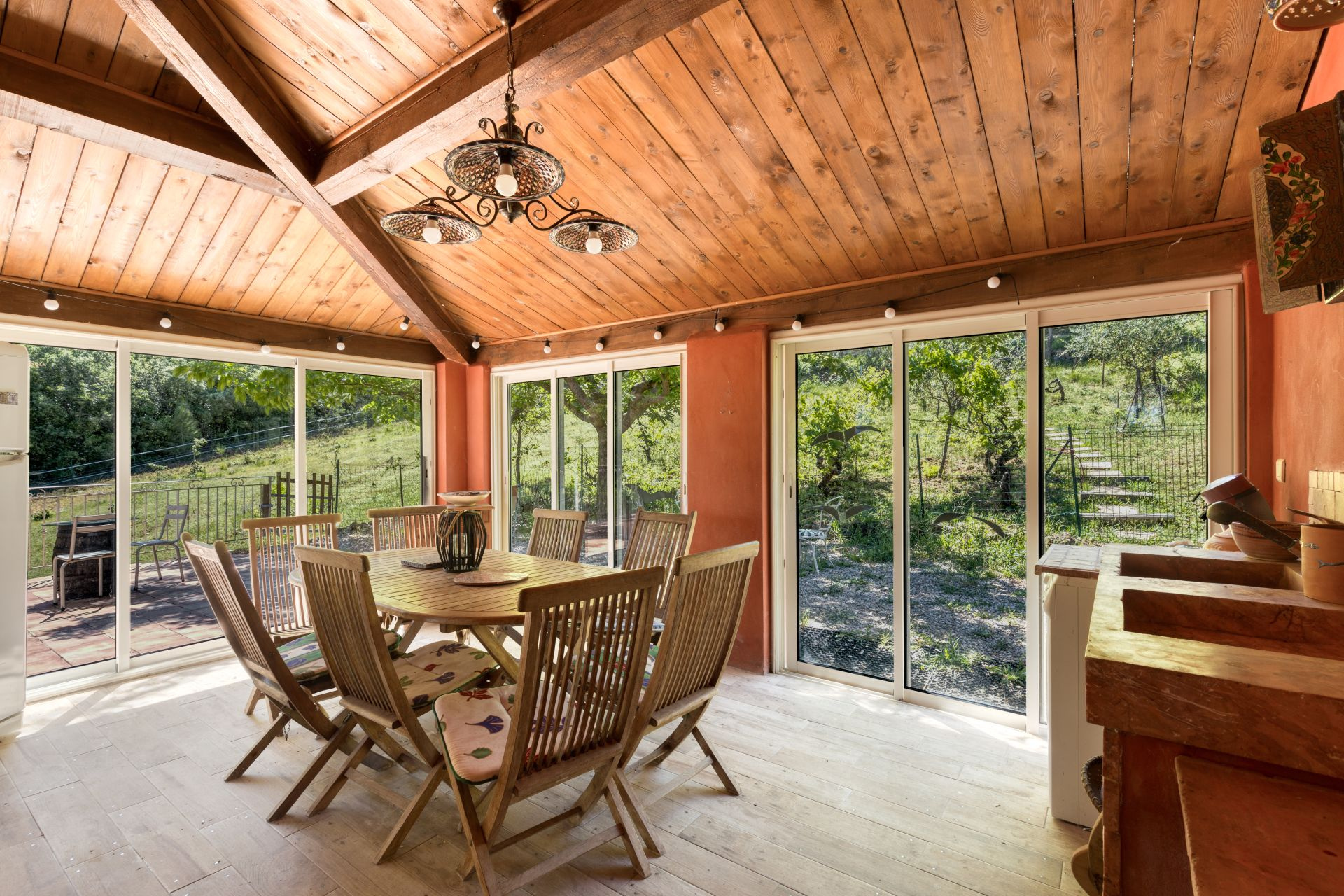 2 Maisons, 2 piscines, atelier indépendant et près de 3ha de terrains