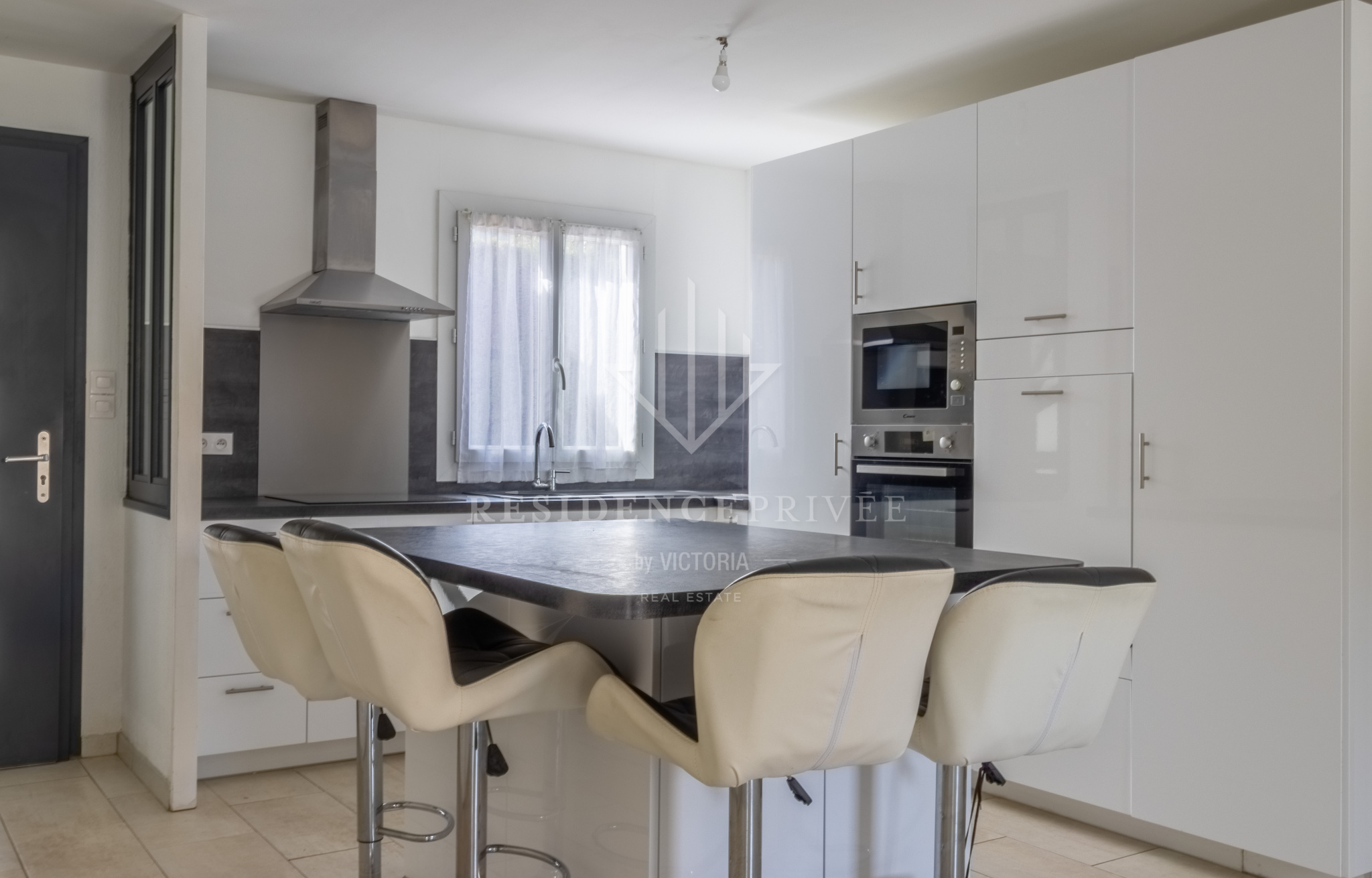 Maison Plain-pied secteur Almanarre