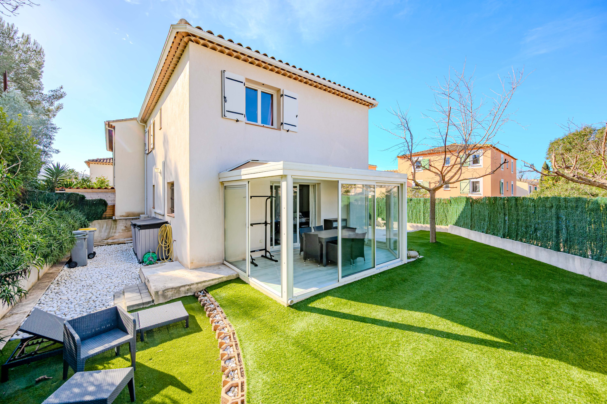 MAISON RECENTE AU CALME …