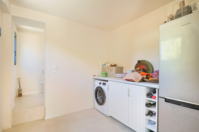 Villa Moderne de 133m2, entièrement rénovée avec garage et terrain 530 m2 . Quartier recherché de Hyères au ca