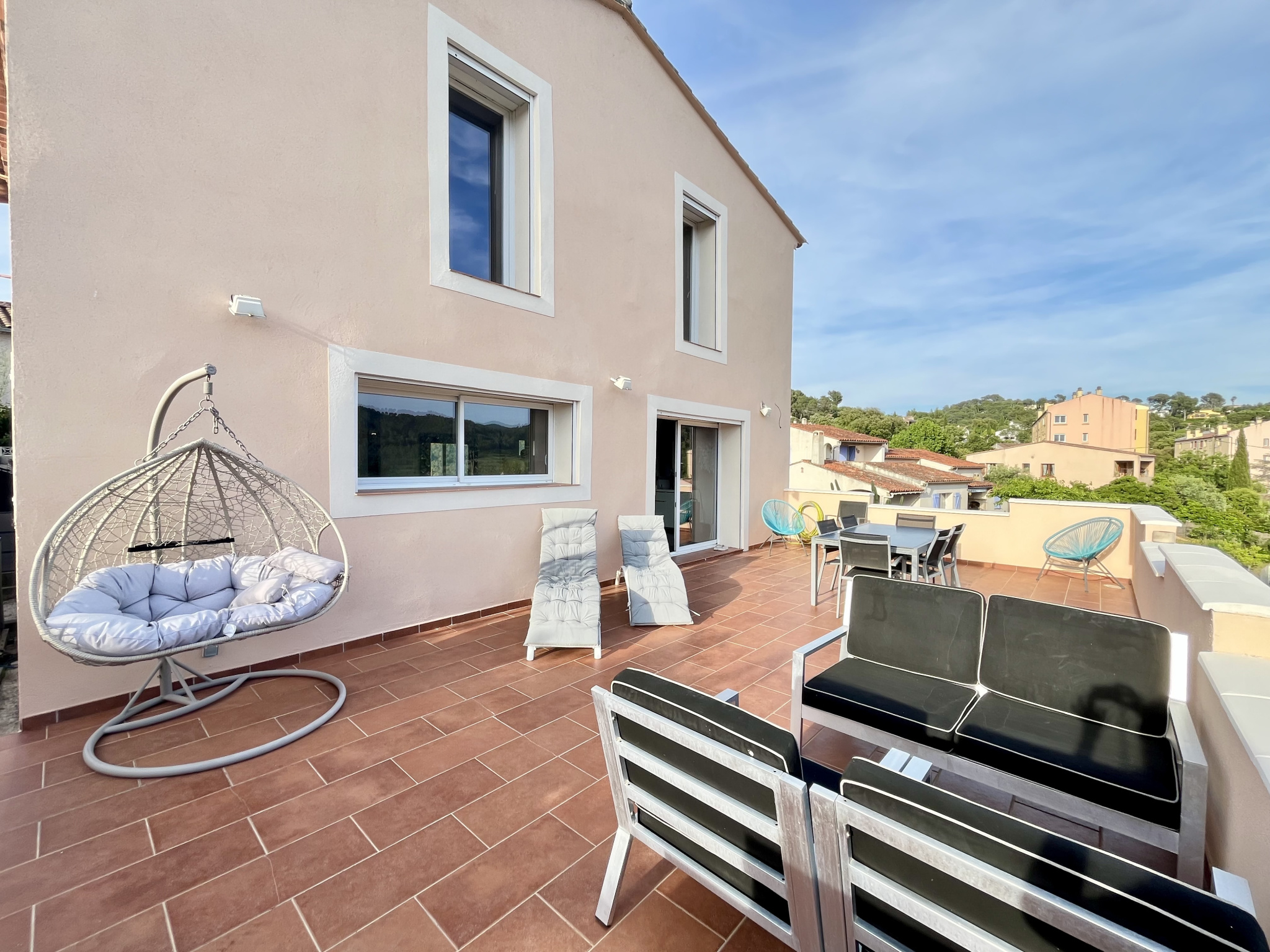 Maison individuelle de 6 pièces (135 m2) à Pierrefeu du Var