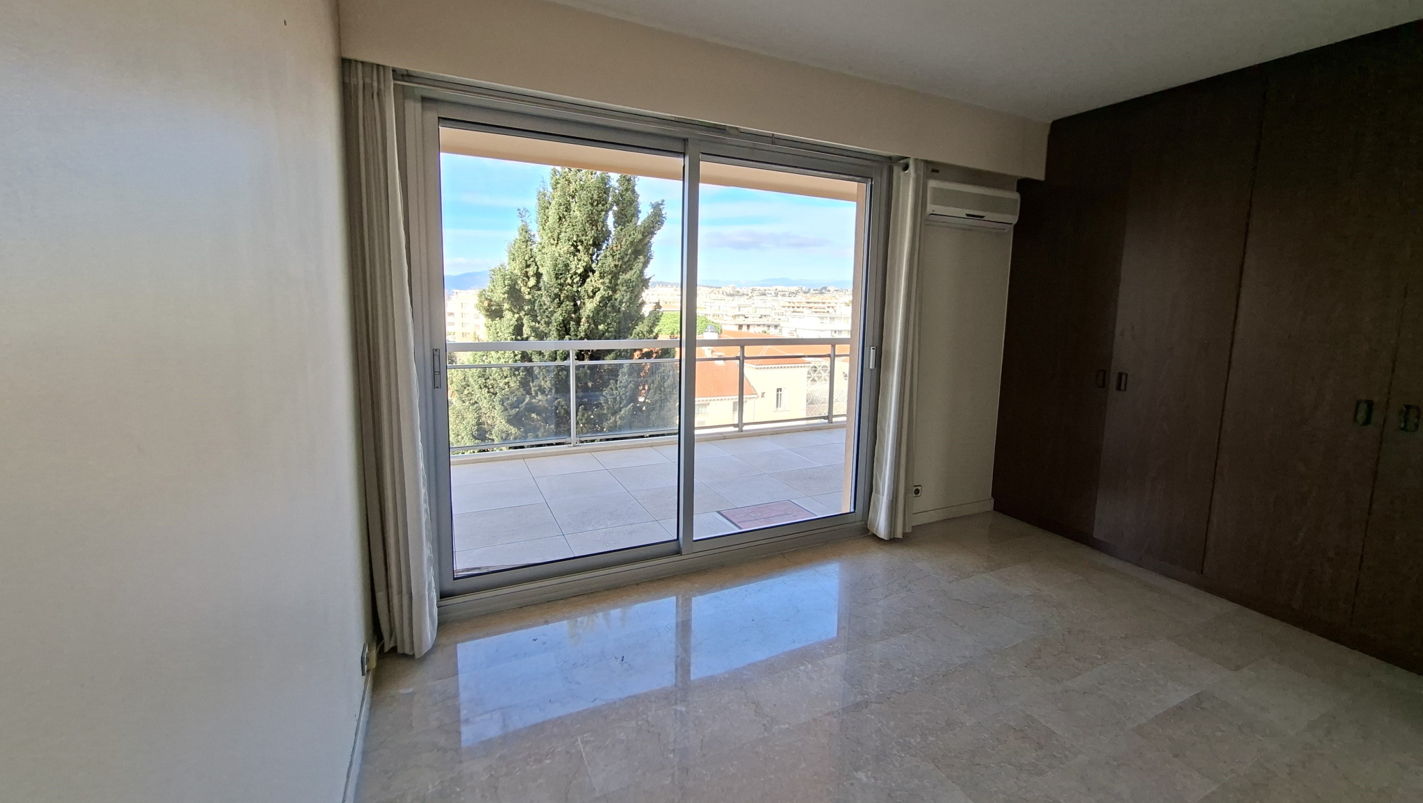 Appartement de Standing – Pointe Croisette T7 – Cannes – Le Palais Impérial – 5o Etage Vue 360o – 5 Chambres