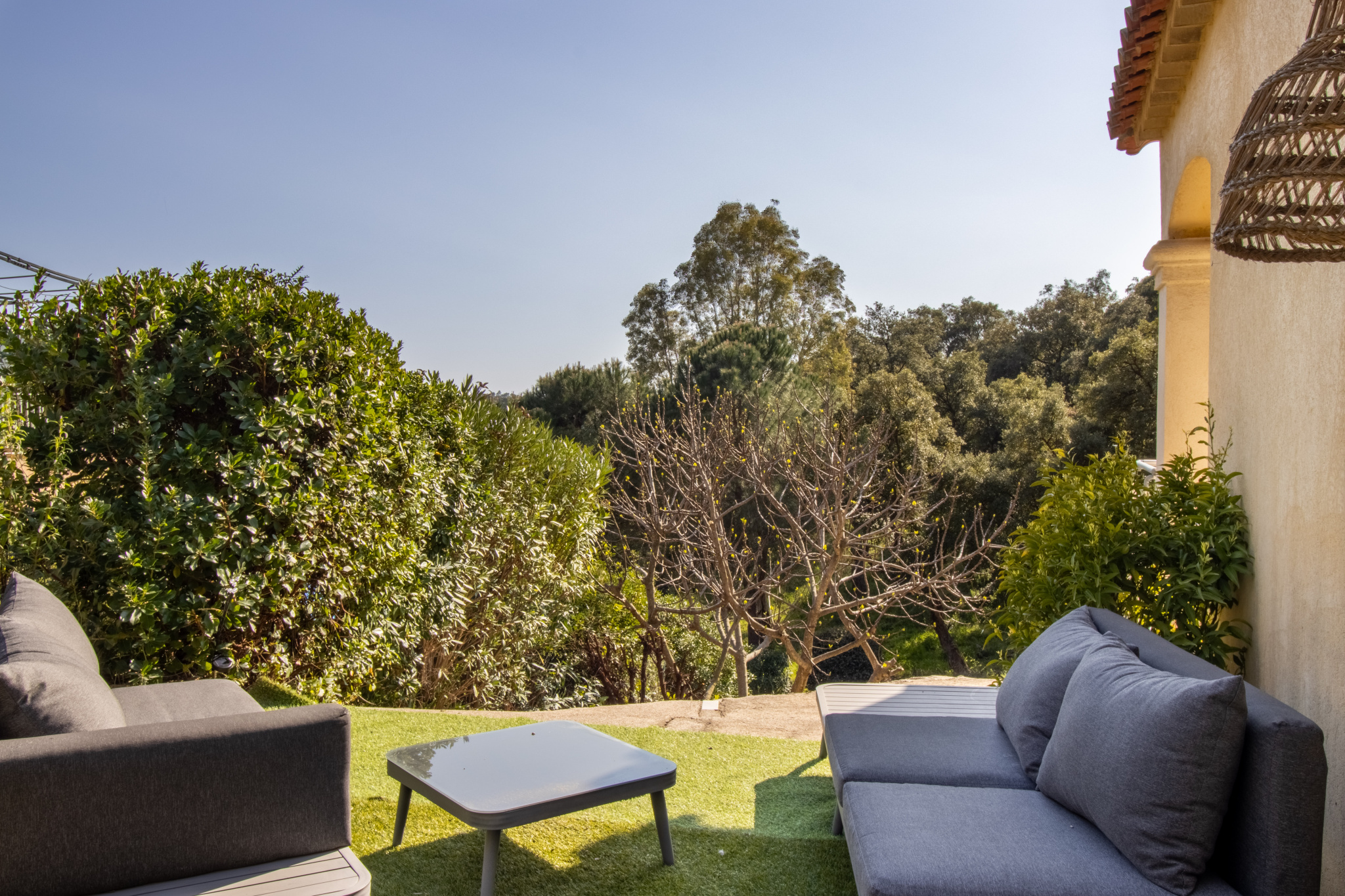 Villa en impasse avec dépendance et piscine