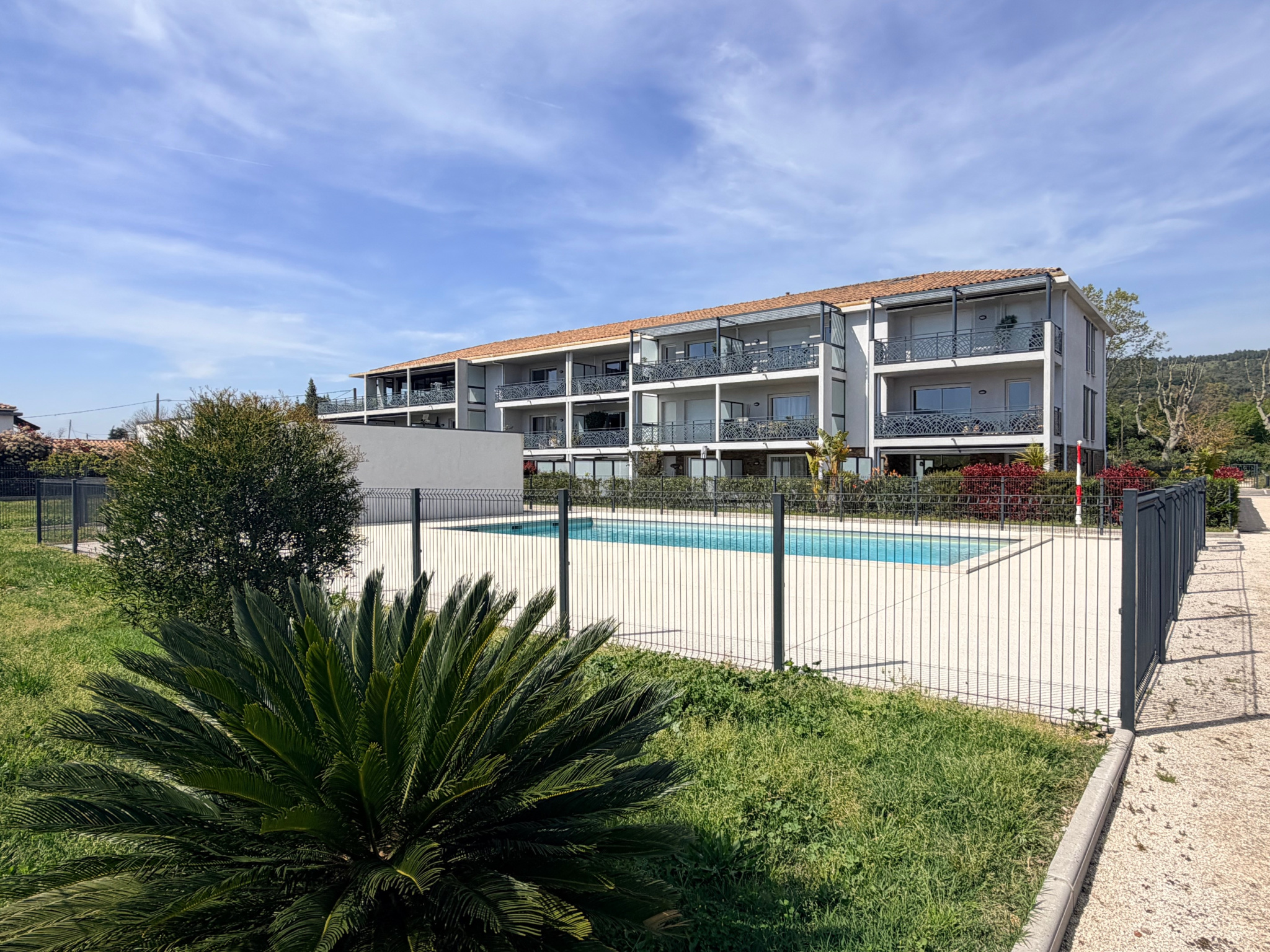 Studio avec piscine et stationnement – Hyères-les-Palmiers