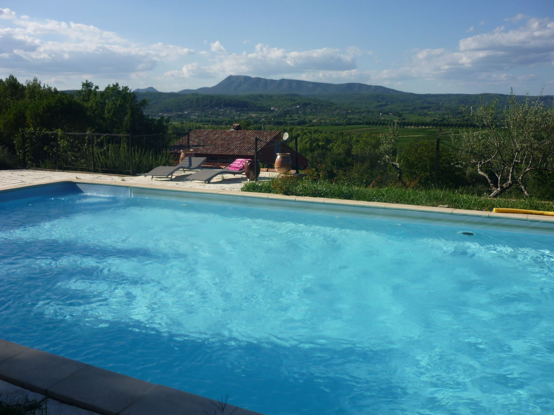 2 Maisons, 2 piscines, atelier indépendant et près de 3ha de terrains