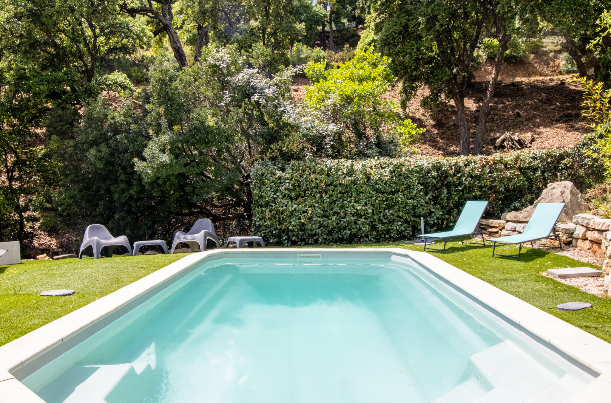 Villa en impasse avec dépendance et piscine