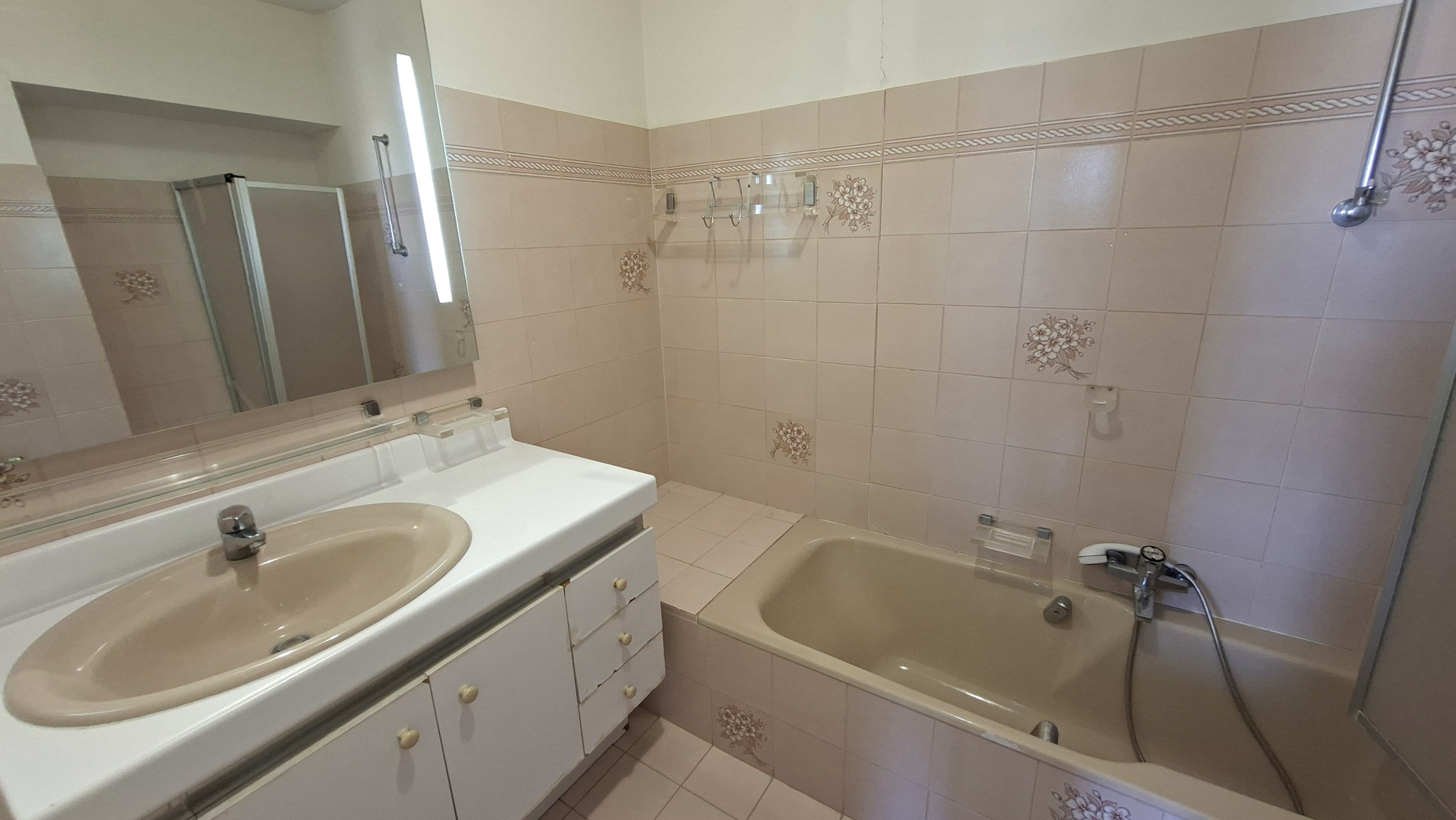 Appartement de Standing – Pointe Croisette T7 – Cannes – Le Palais Impérial – 5o Etage Vue 360o – 5 Chambres