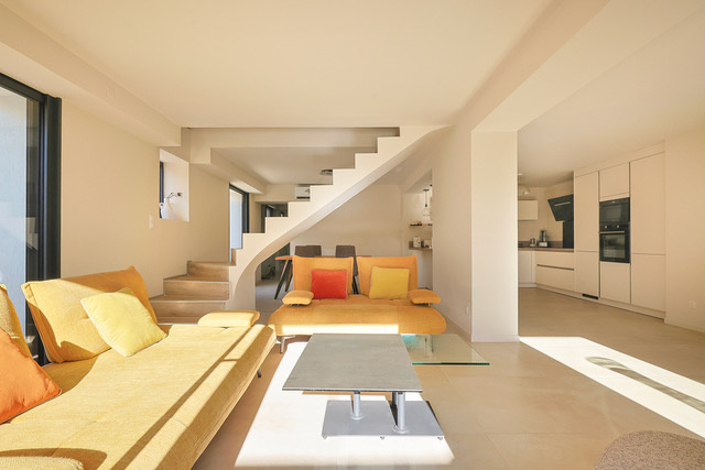 Villa Moderne de 133m2, entièrement rénovée avec garage et terrain 530 m2 . Quartier recherché de Hyères au ca