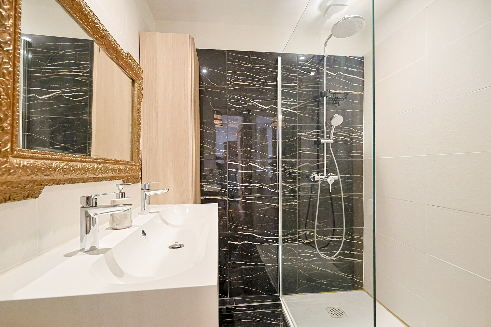 Hyères   Centre-ville : T3 lumineux entièrement rénové, parking, ascenseur, coup de cœur assuré