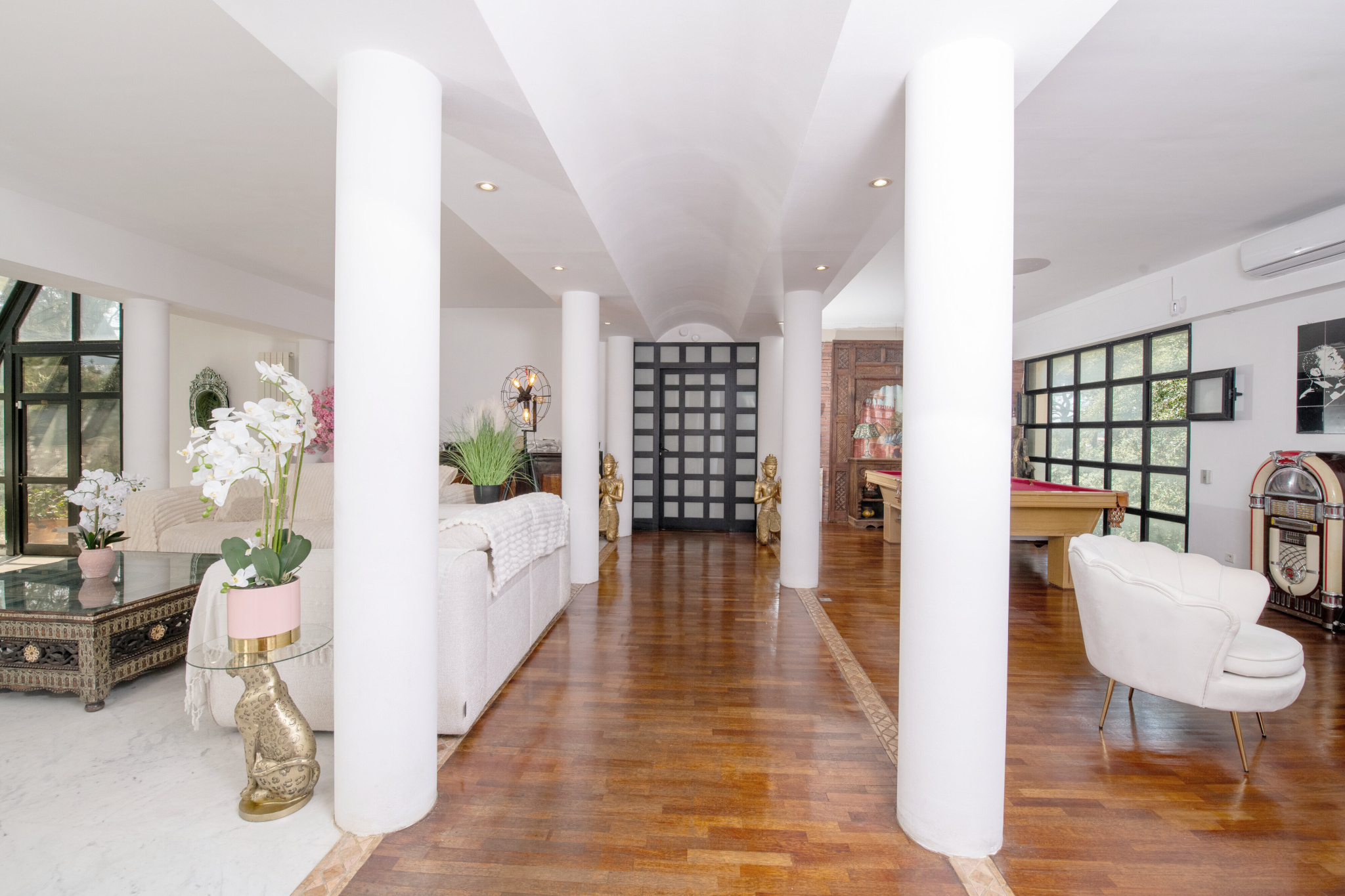 Élégante villa d’architecte avec vue mer, piscine et jardin paysager