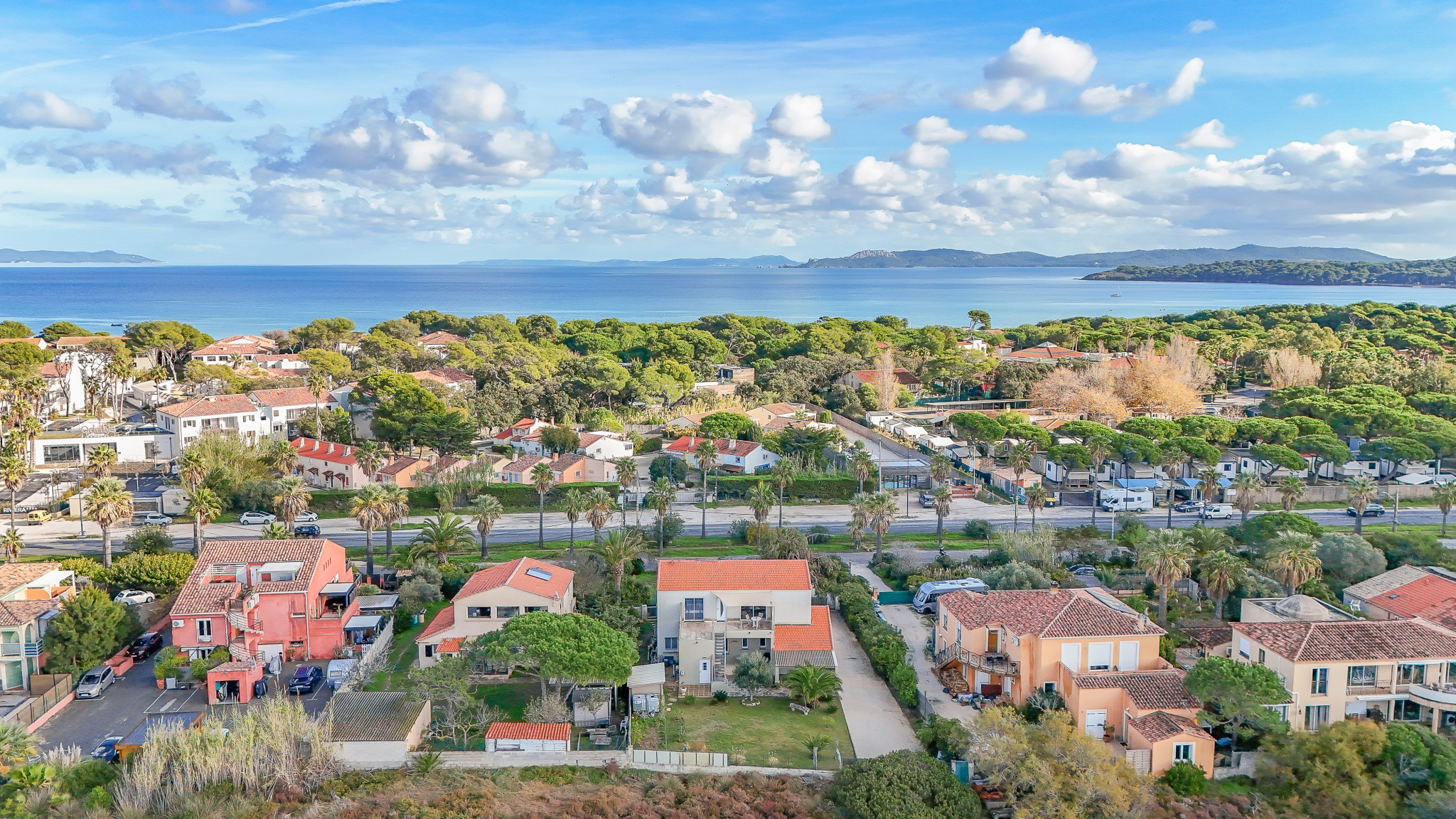 COUP DE COEUR  – GIENS – VILLA T7 VUE MER ET MARAIS