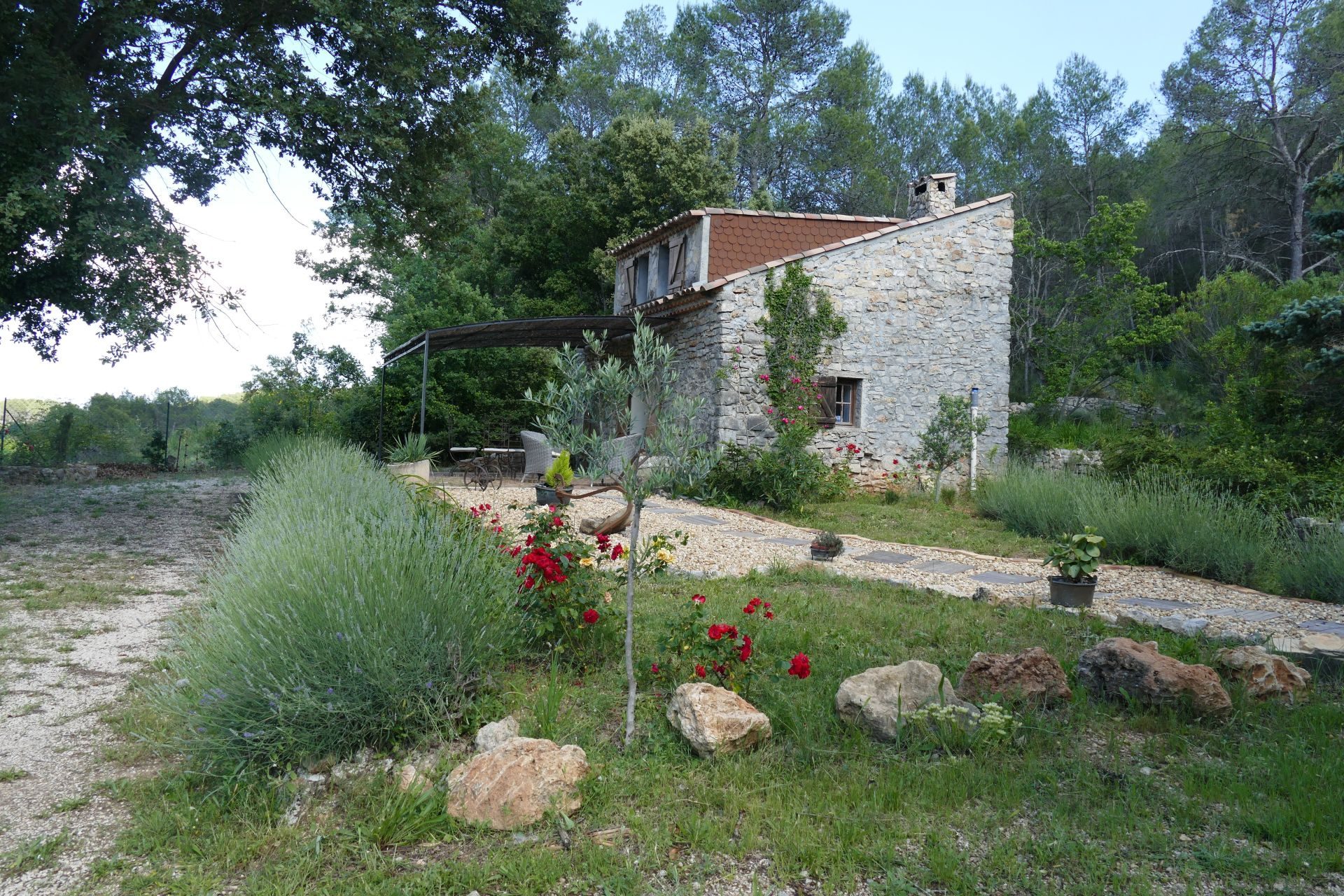 2 Maisons, 2 piscines, atelier indépendant et près de 3ha de terrains