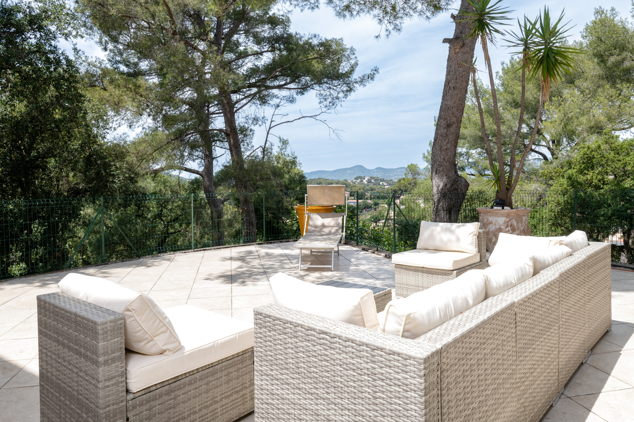 Élégante villa d’architecte avec vue mer, piscine et jardin paysager