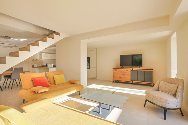 Villa Moderne de 133m2, entièrement rénovée avec garage et terrain 530 m2 . Quartier recherché de Hyères au ca