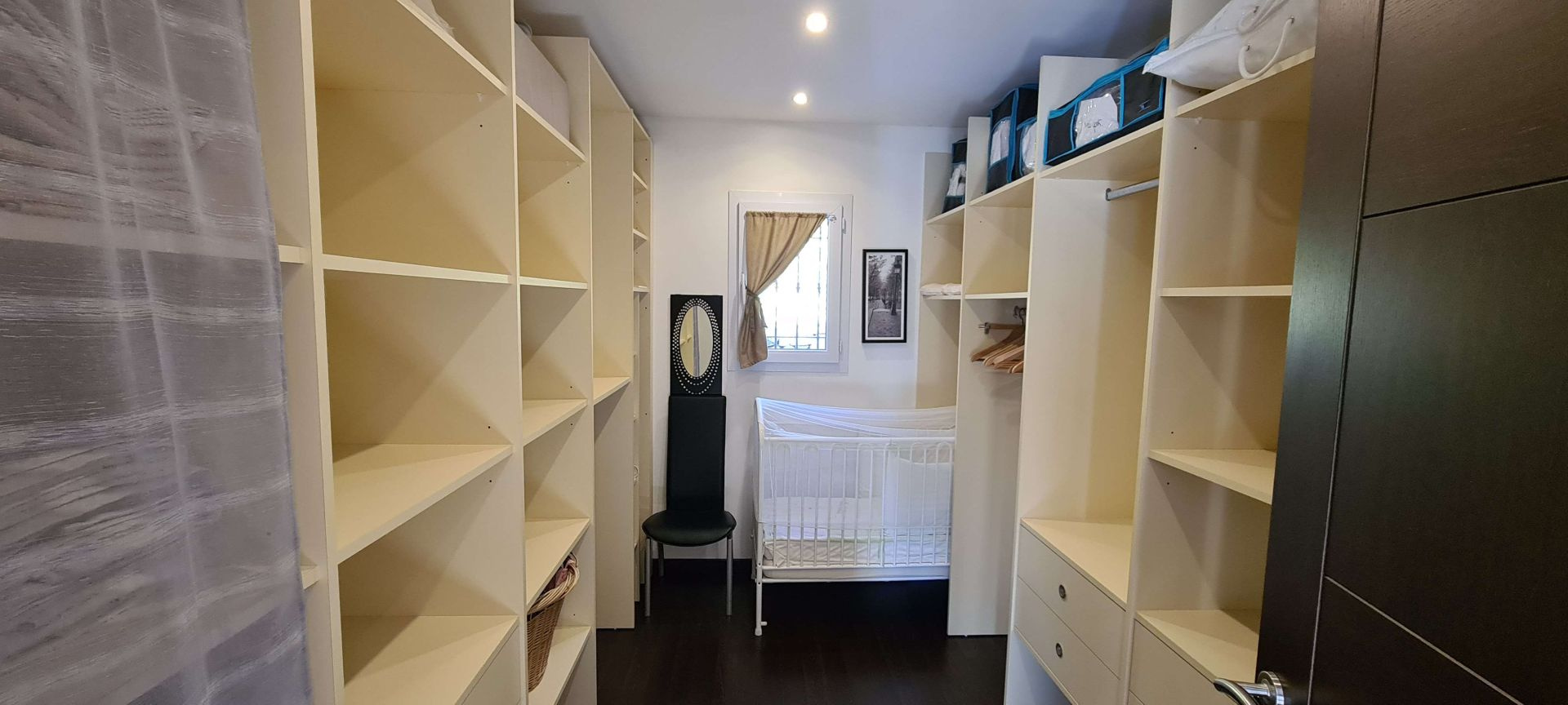 Villa d&rsquo;architecte de 221m2 9P 7Ch avec Piscine et Pool house à SOLLIES PONT. Rendement locatif important.