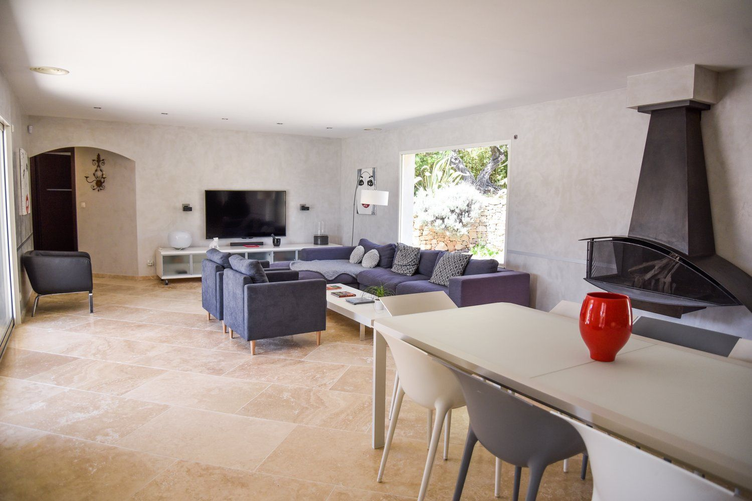 Villa d&rsquo;architecte de 221m2 9P 7Ch avec Piscine et Pool house à SOLLIES PONT. Rendement locatif important.