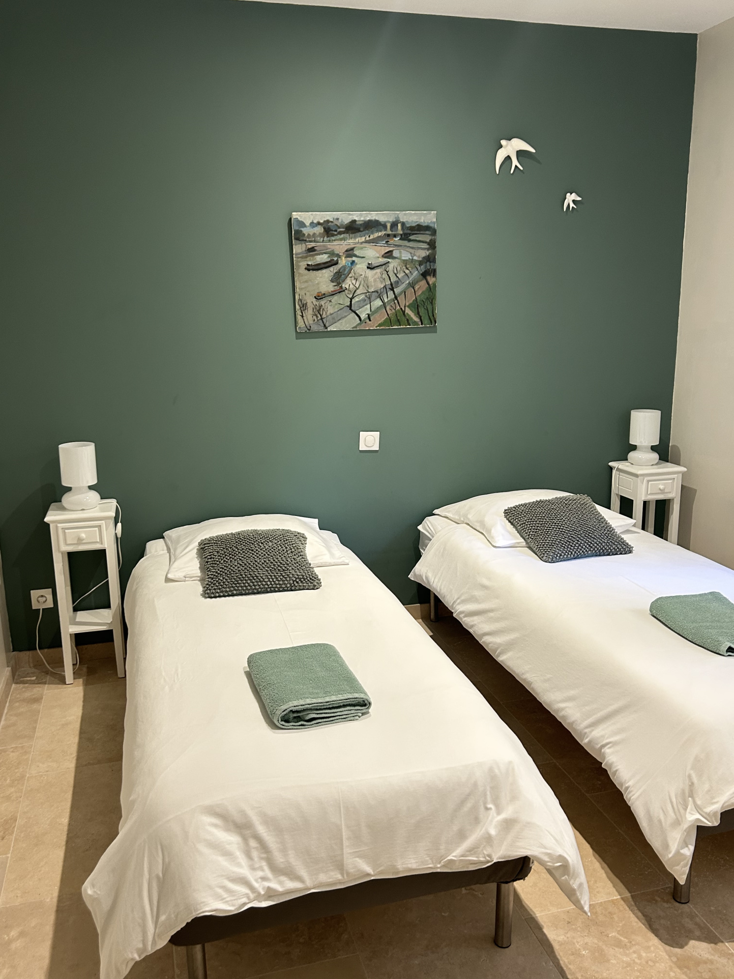 Villa d&rsquo;architecte de 221m2 9P 7Ch avec Piscine et Pool house à SOLLIES PONT. Rendement locatif important.