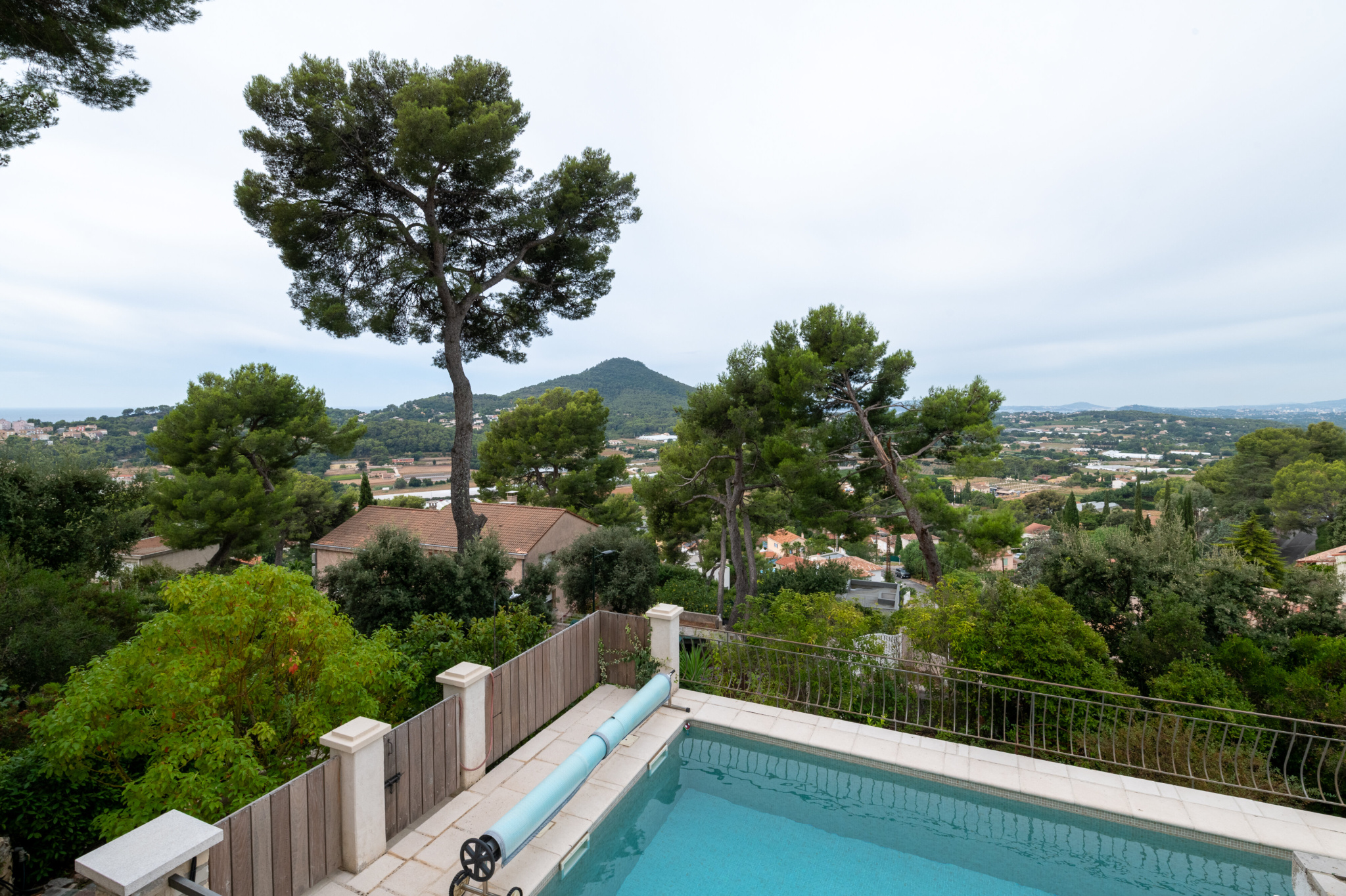 Villa avec vue mer à Carqueiranne   Quartier prisé et calme