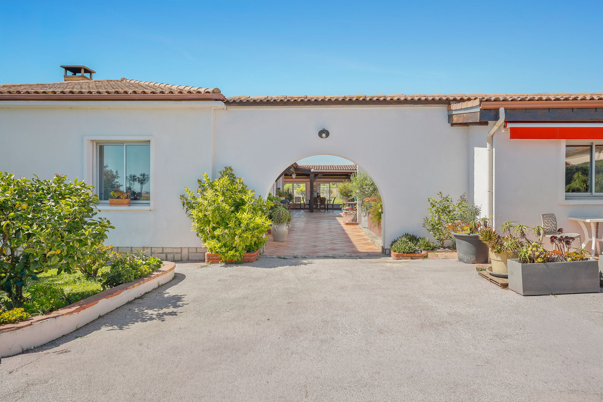 PROPRIETE D&rsquo;EXCEPTION AVEC VILLA ET ANNEXES