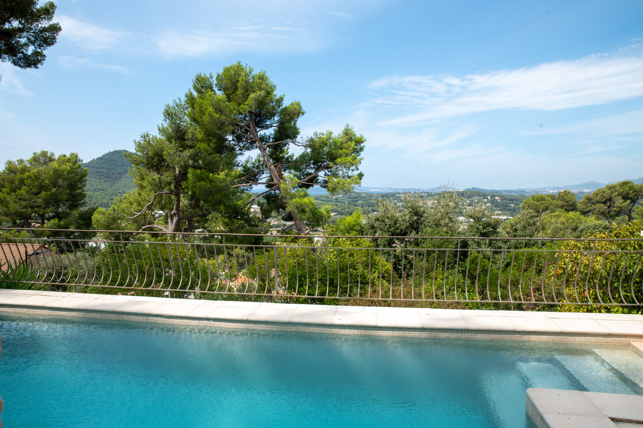 Villa avec vue mer à Carqueiranne   Quartier prisé et calme