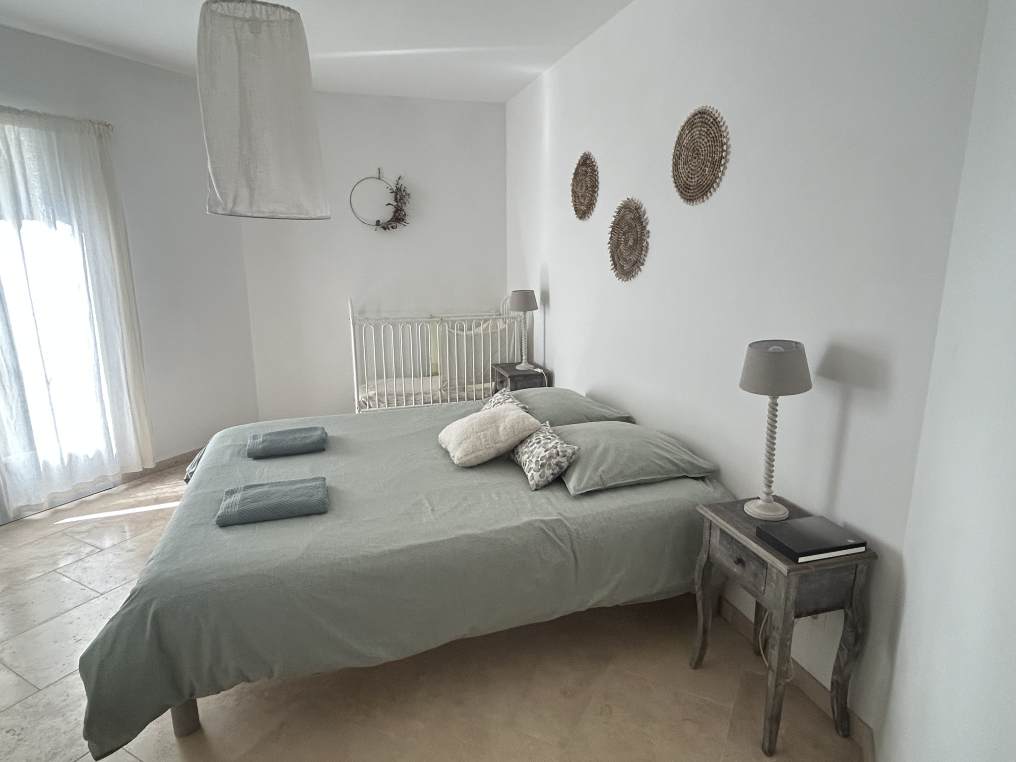 Villa d&rsquo;architecte de 221m2 9P 7Ch avec Piscine et Pool house à SOLLIES PONT. Rendement locatif important.