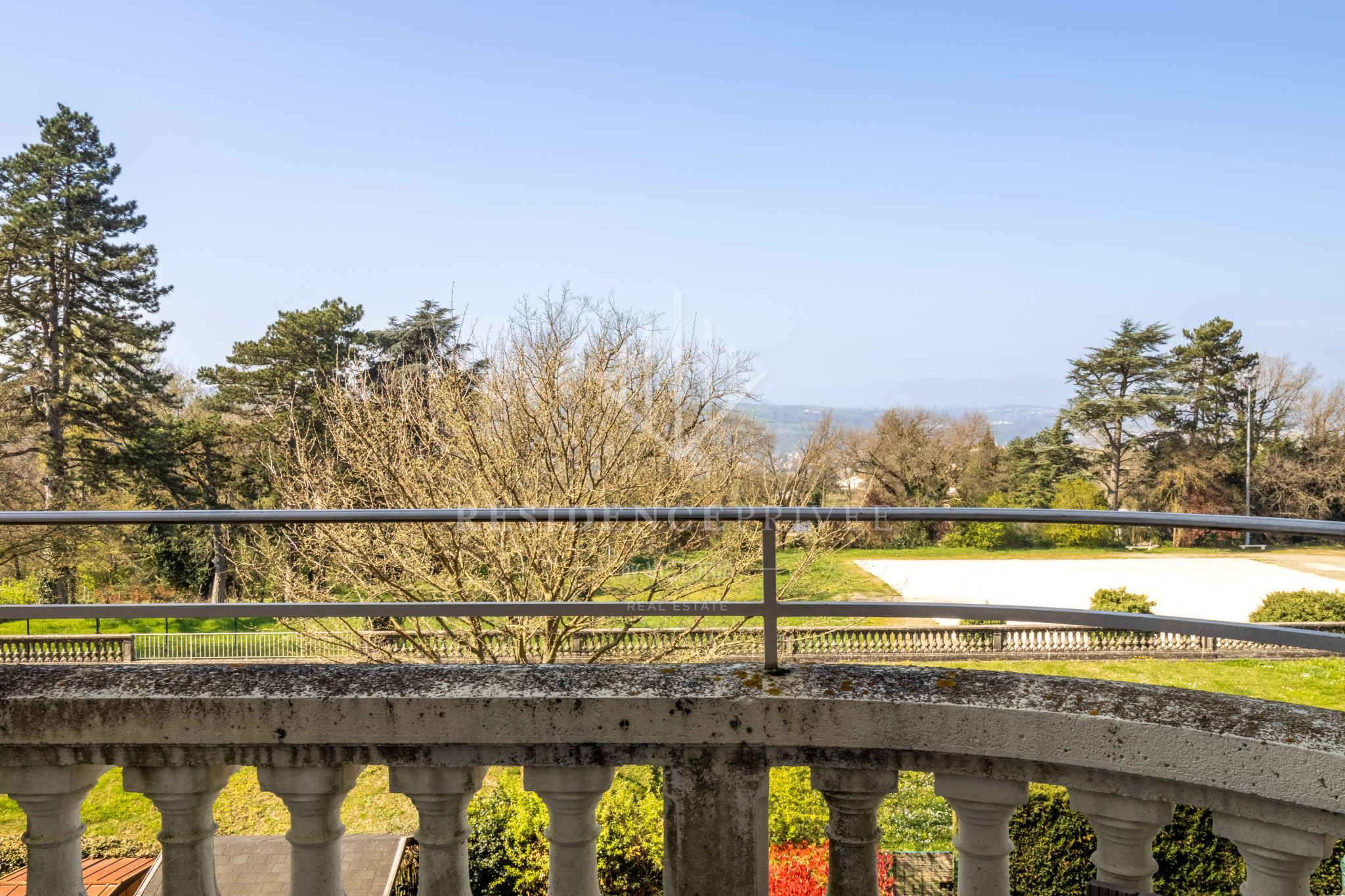 Appartement 2 pièces avec balcon et parking privatif
