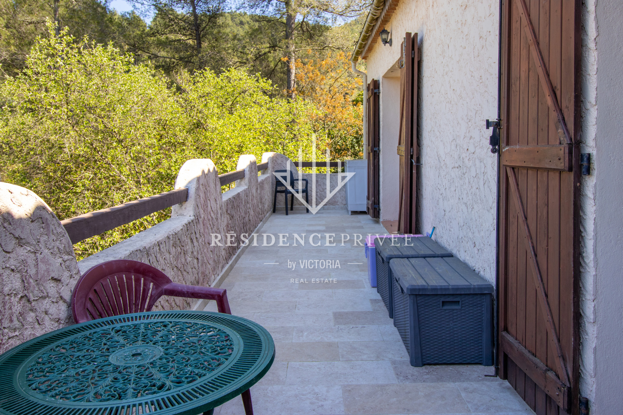 Villa avec terrain de 3000m2 et appartement indépendant