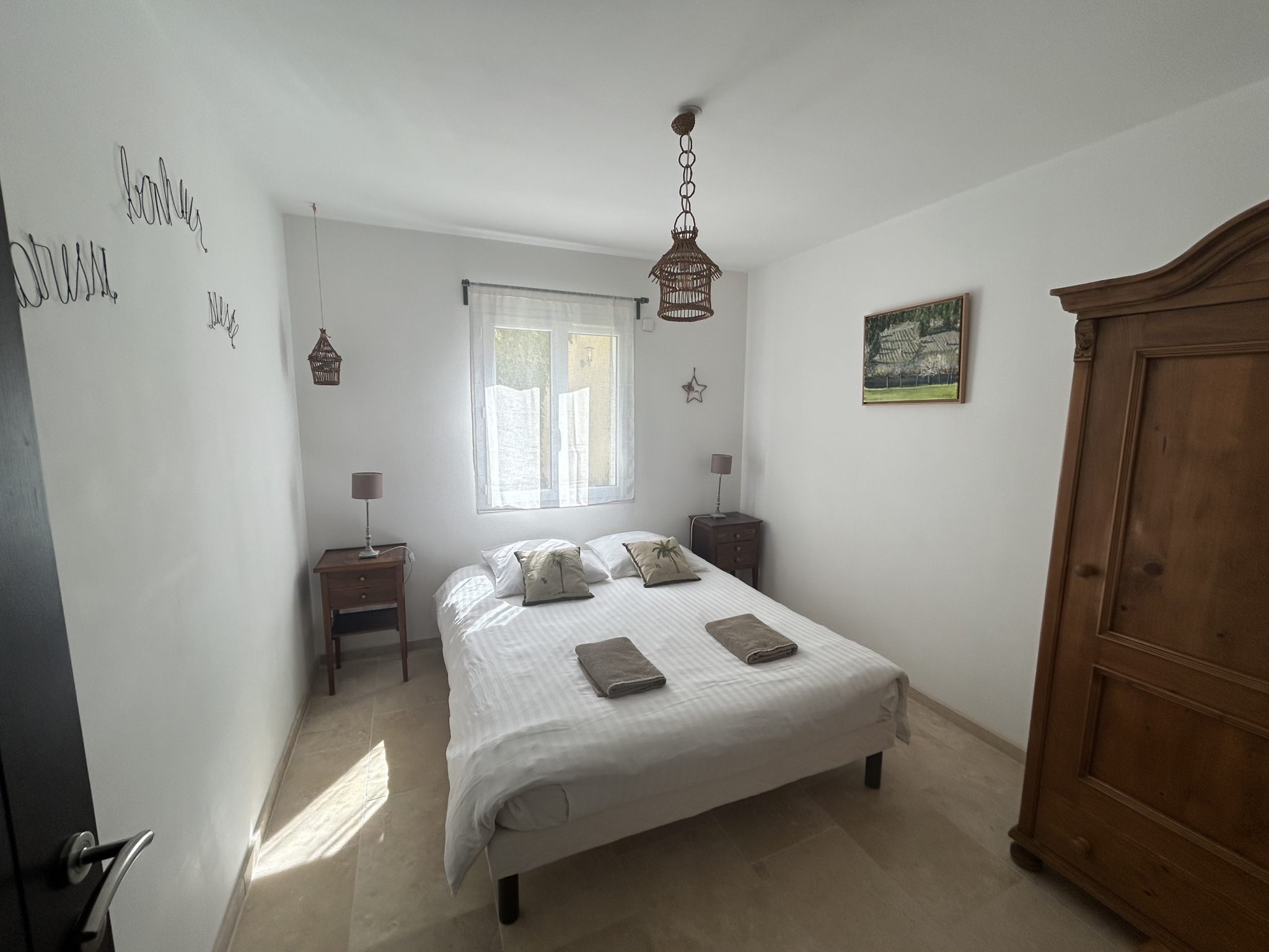 Villa d&rsquo;architecte de 221m2 9P 7Ch avec Piscine et Pool house à SOLLIES PONT. Rendement locatif important.