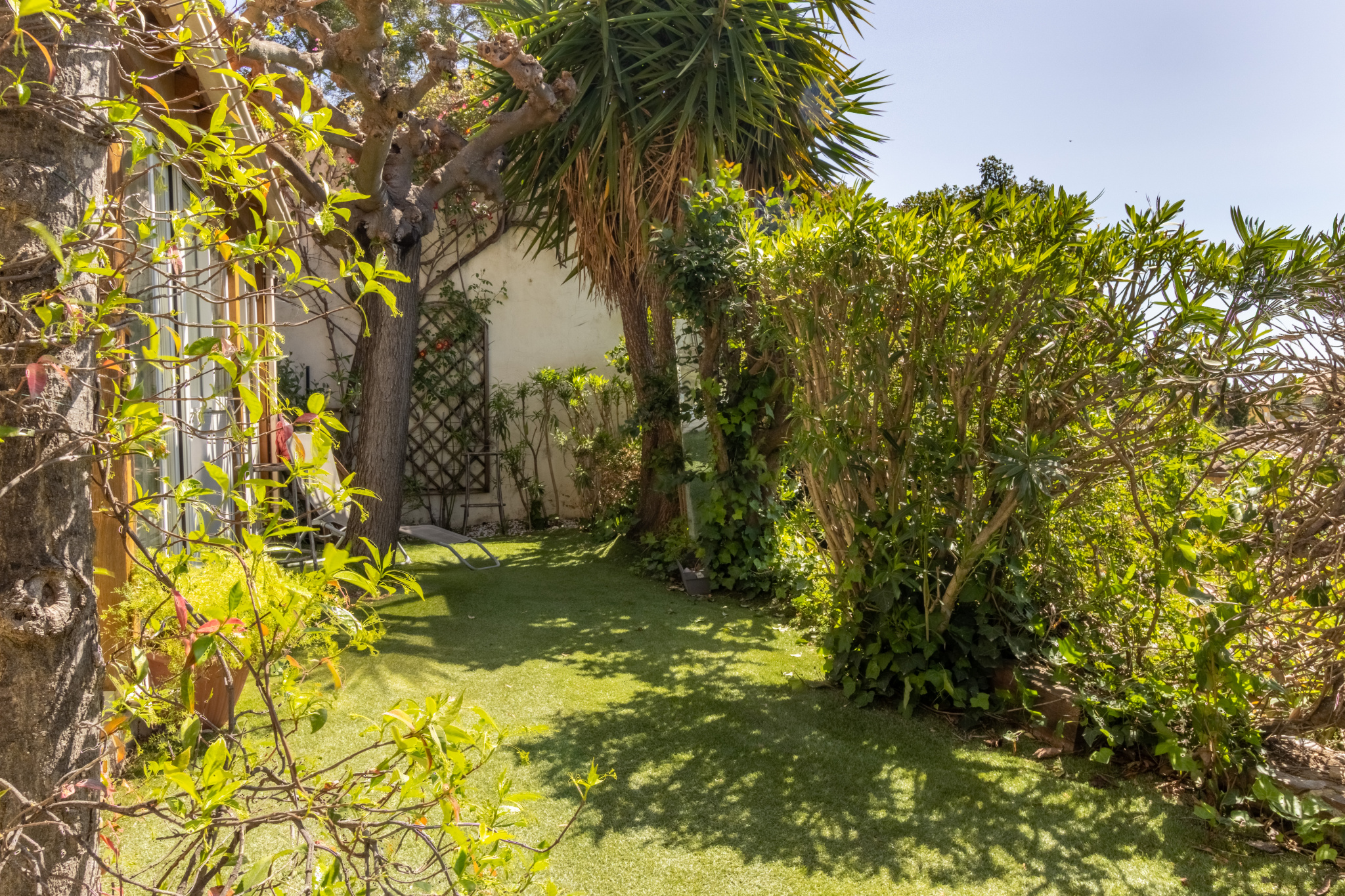 Appartement de charme, entièrement rénové, jardin.