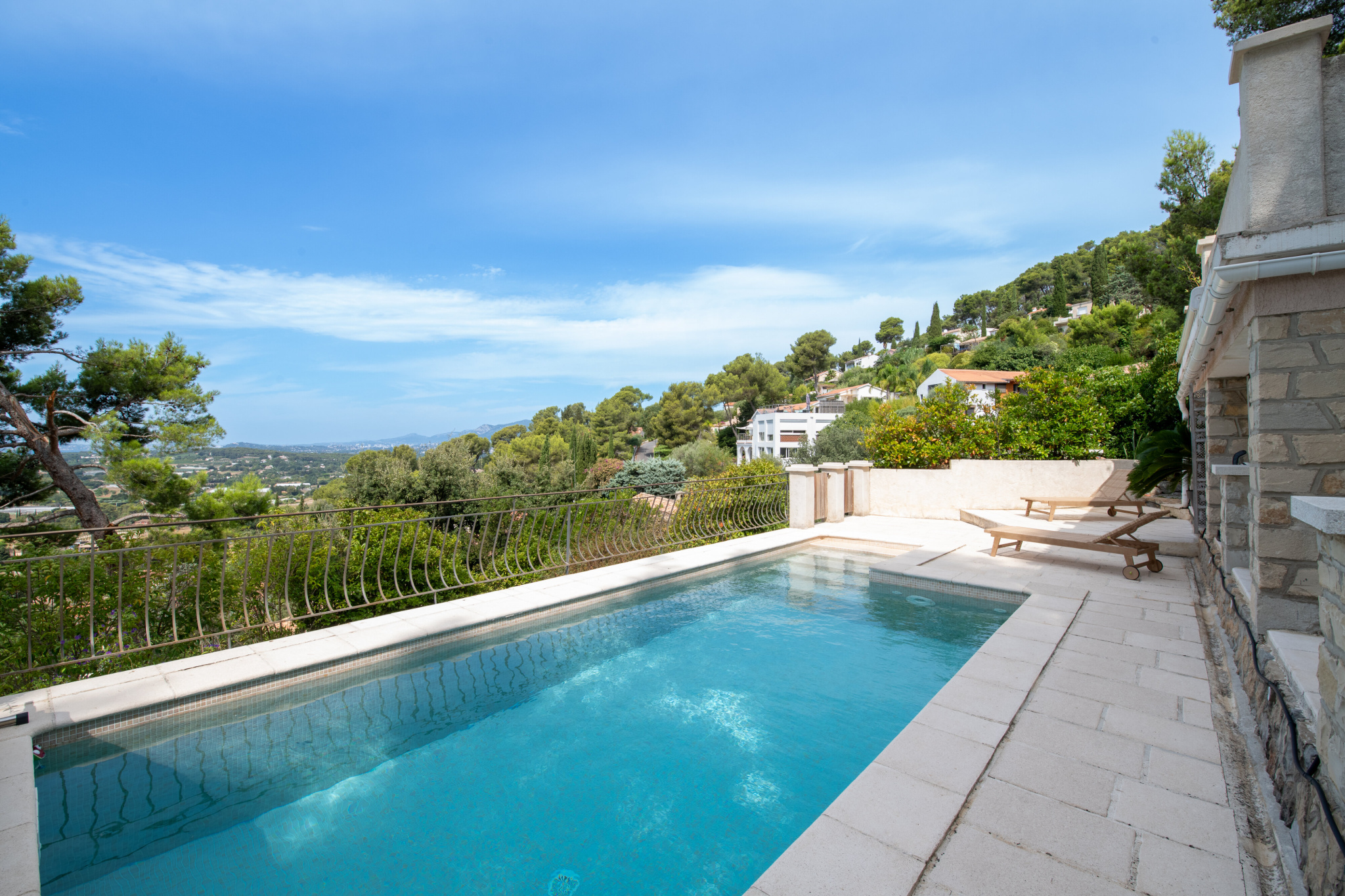 Villa avec vue mer à Carqueiranne   Quartier prisé et calme