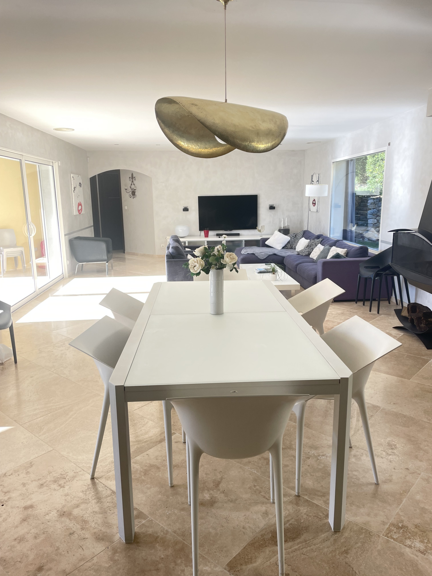 Villa d&rsquo;architecte de 221m2 9P 7Ch avec Piscine et Pool house à SOLLIES PONT. Rendement locatif important.