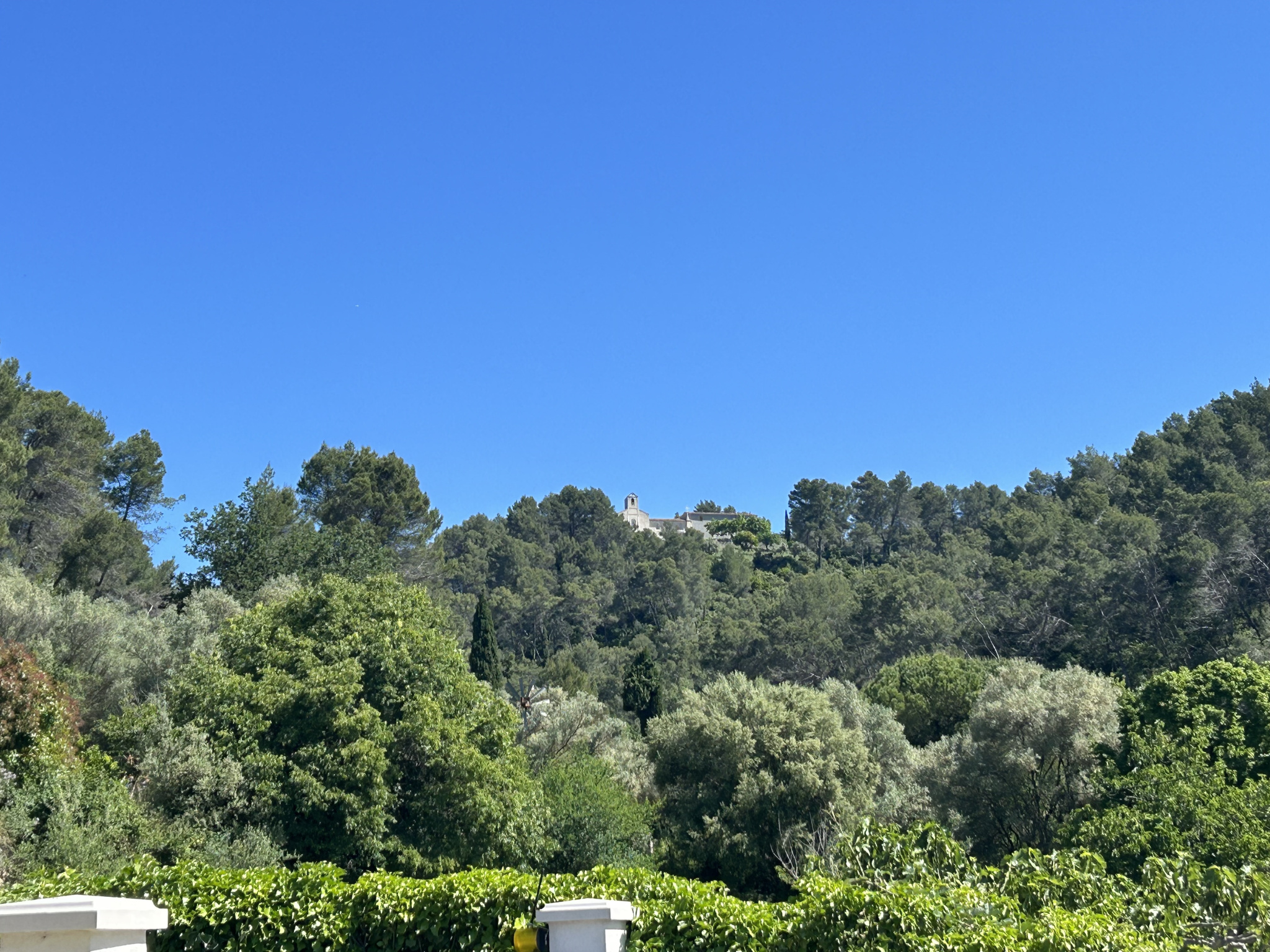 Villa d&rsquo;architecte de 221m2 9P 7Ch avec Piscine et Pool house à SOLLIES PONT. Rendement locatif important.