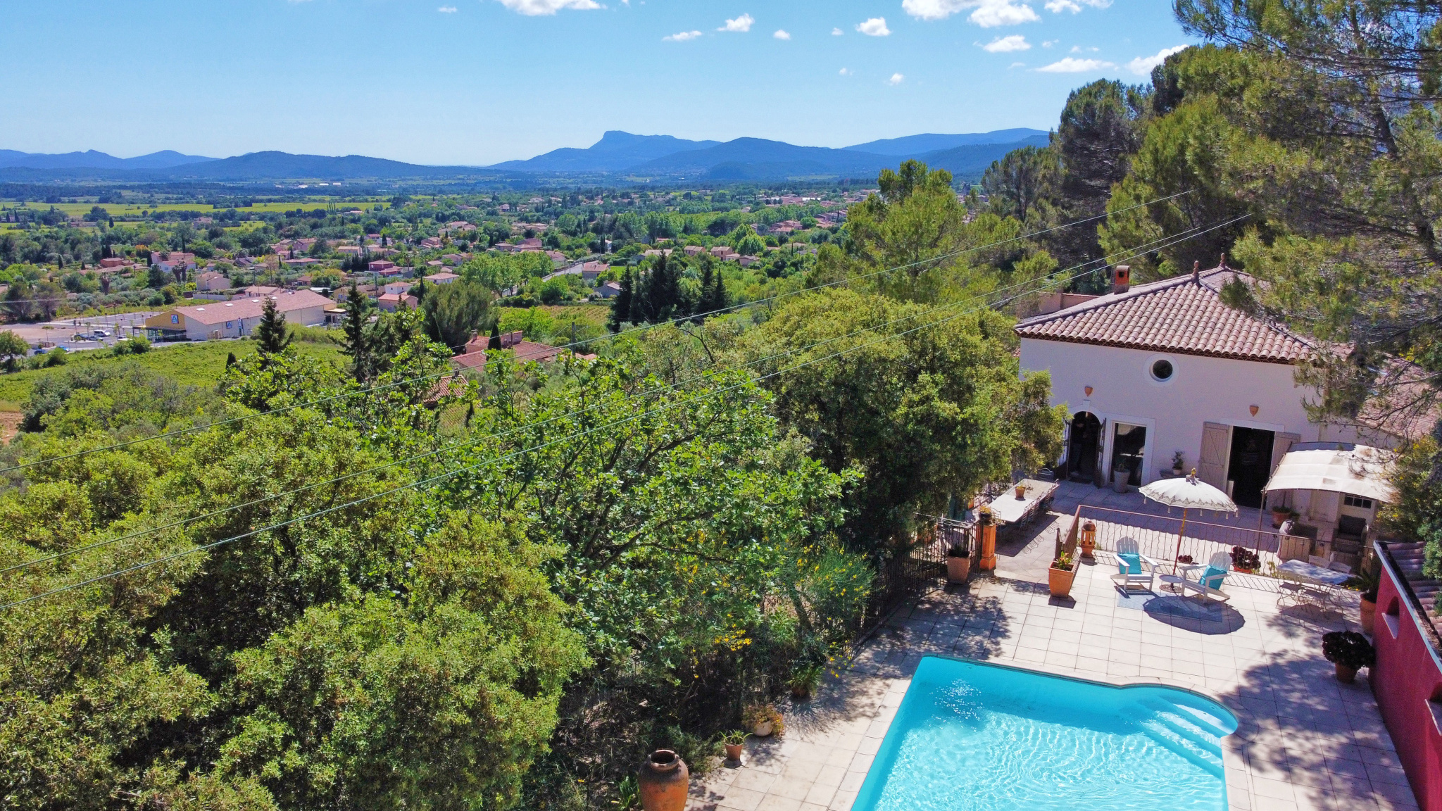 Villa de 306 m2 avec piscine et vue dégagée