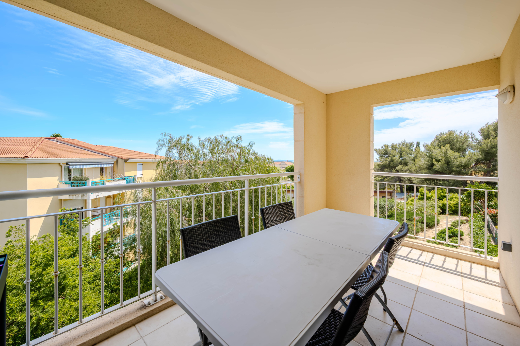 DOUBLE TERRASSE ET GRAND GARAGE …